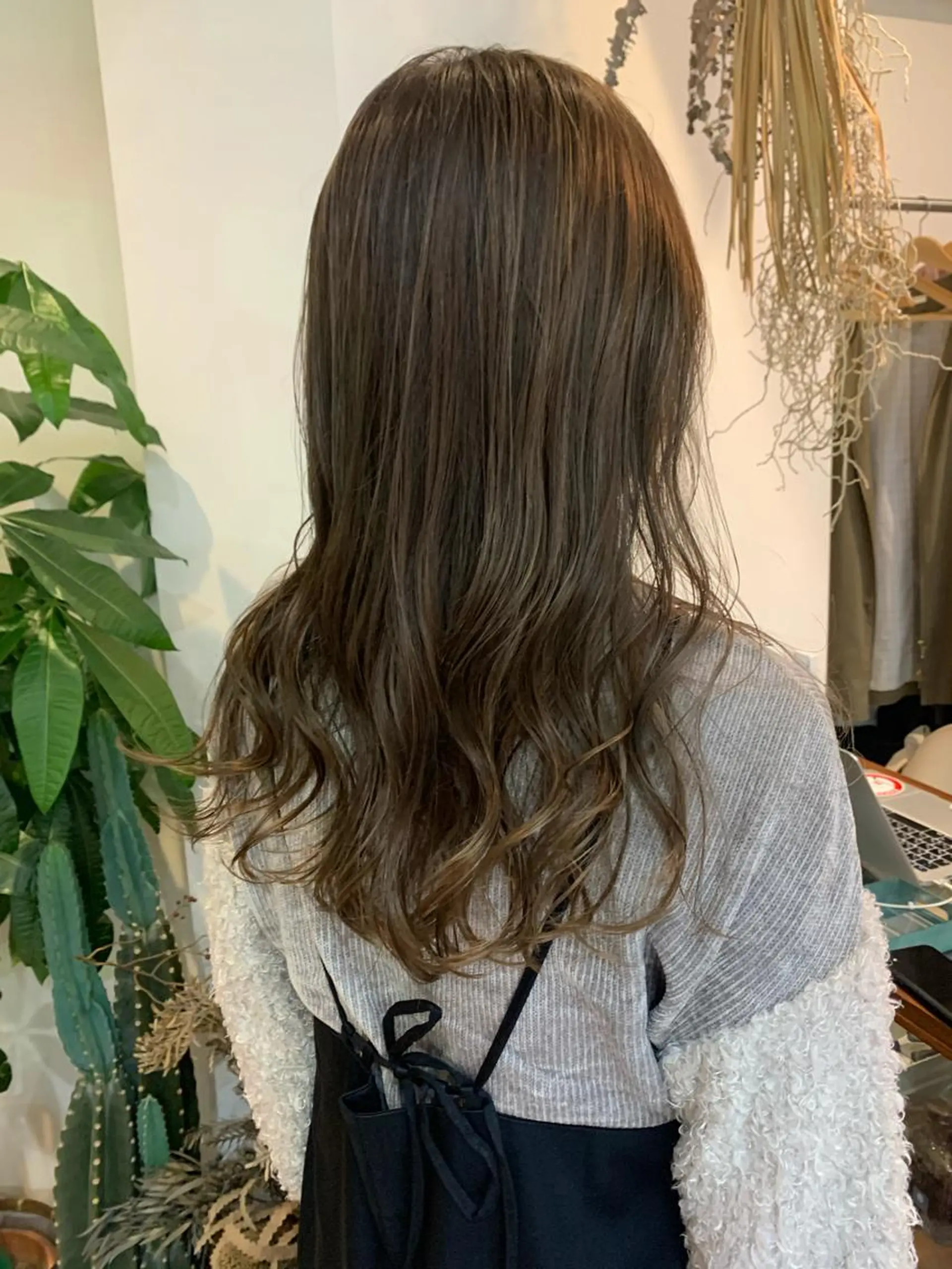 セミロング カラー グレージュ ハイライトカラー ラベンダーカラー ラベンダーグレージュ ラベンダーグレー 中目黒🌼 🌼ハナのヘアスタイル