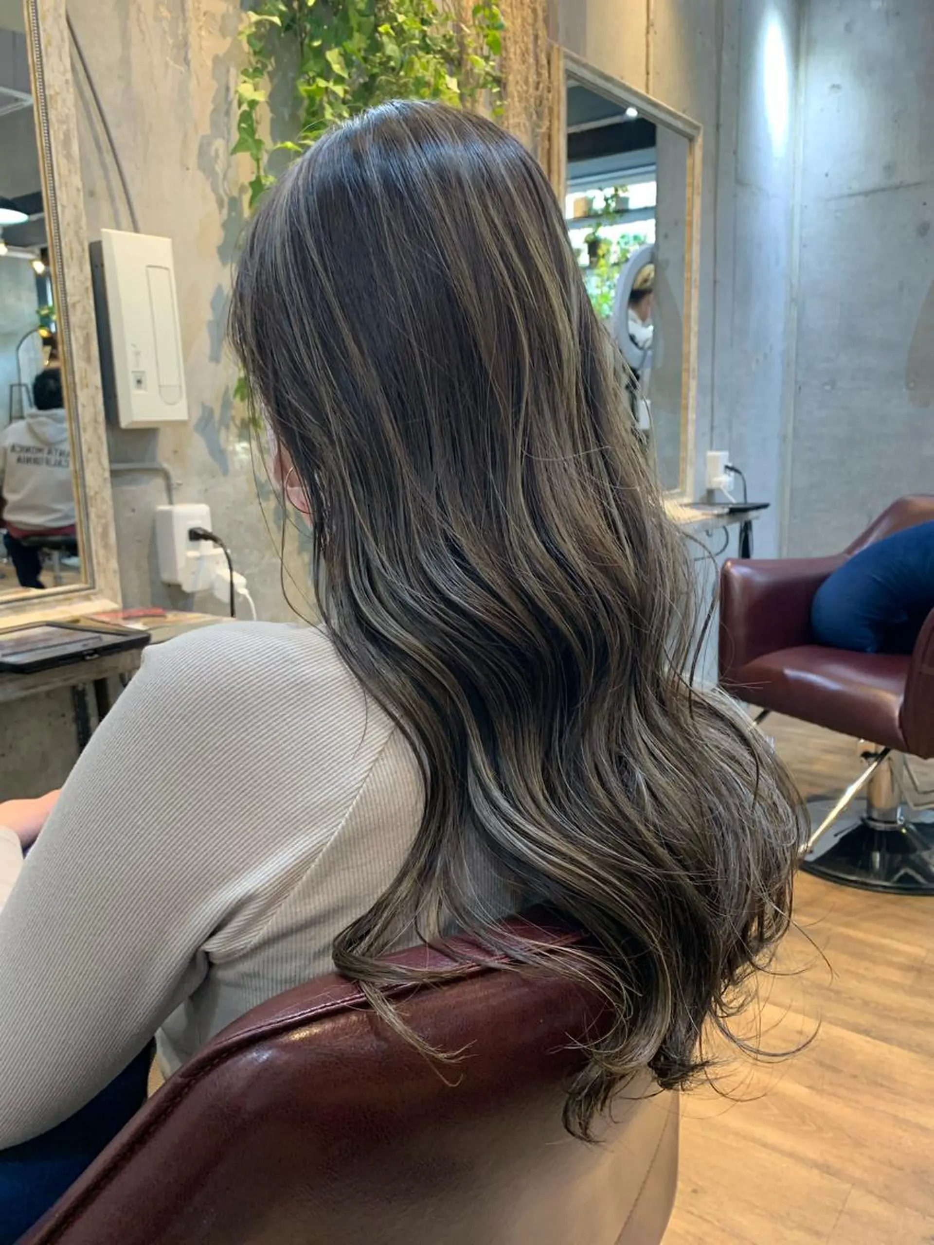 ロング カラー 安達 俊亮のヘアスタイル