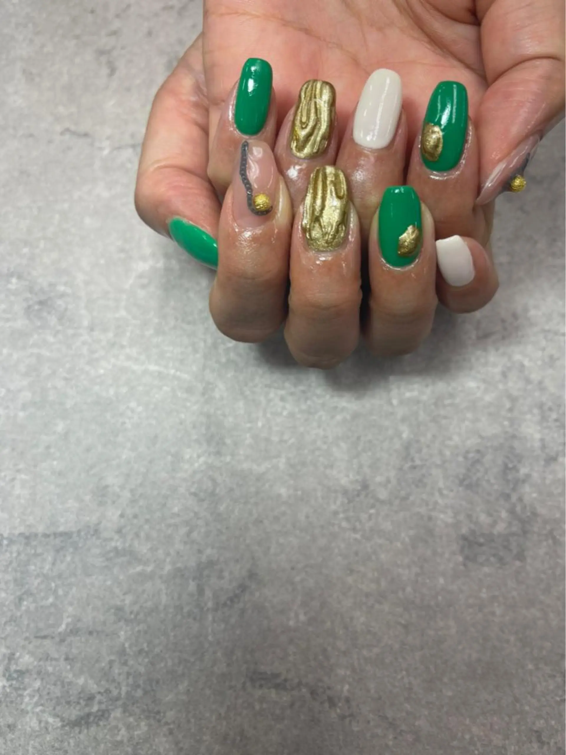 ネイル グリーン ミラーネイル ニュアンスネイル ハンドネイル ハンドケア FASTNAIL PLUS 新宿店のネイルデザイン