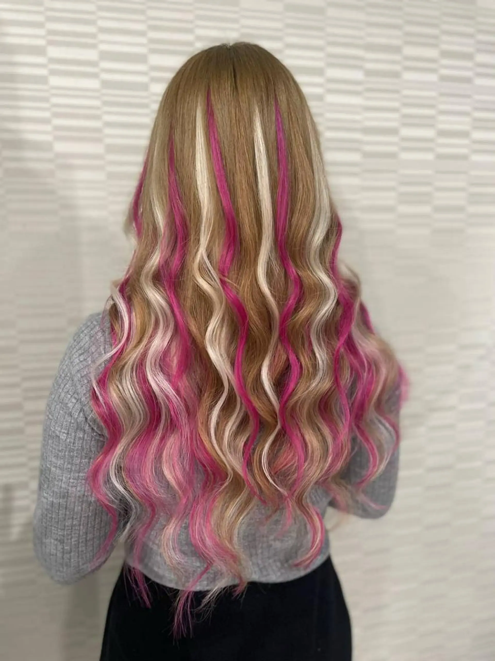 ロング KOSEI シールエクステのヘアスタイル