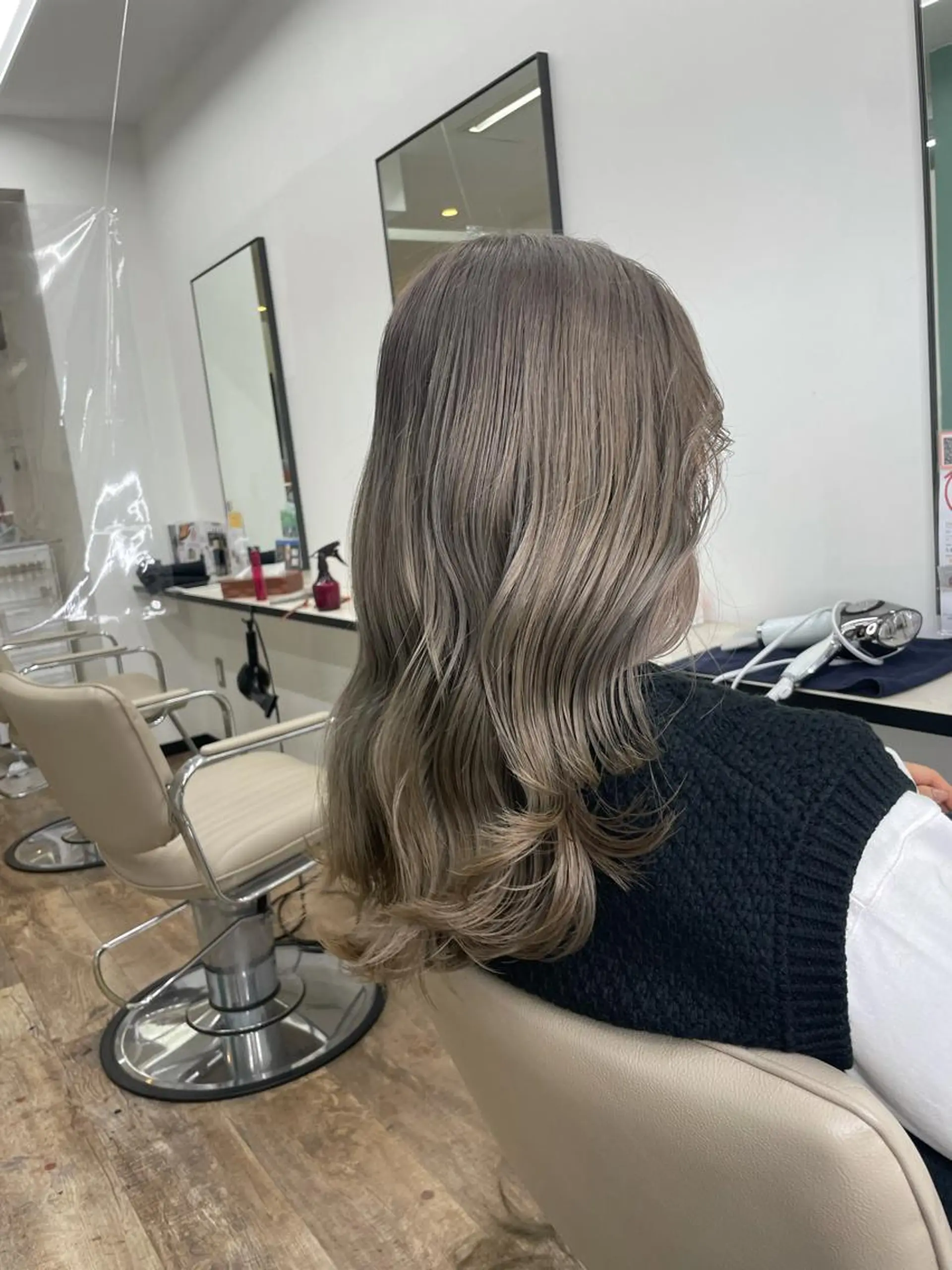 ミディアム カラー ブリーチ グレージュ カット ヘアカラー トリートメント ヘッドスパ 栄/久屋大通り/韓国 /透明感/横山🩵のヘアスタイル