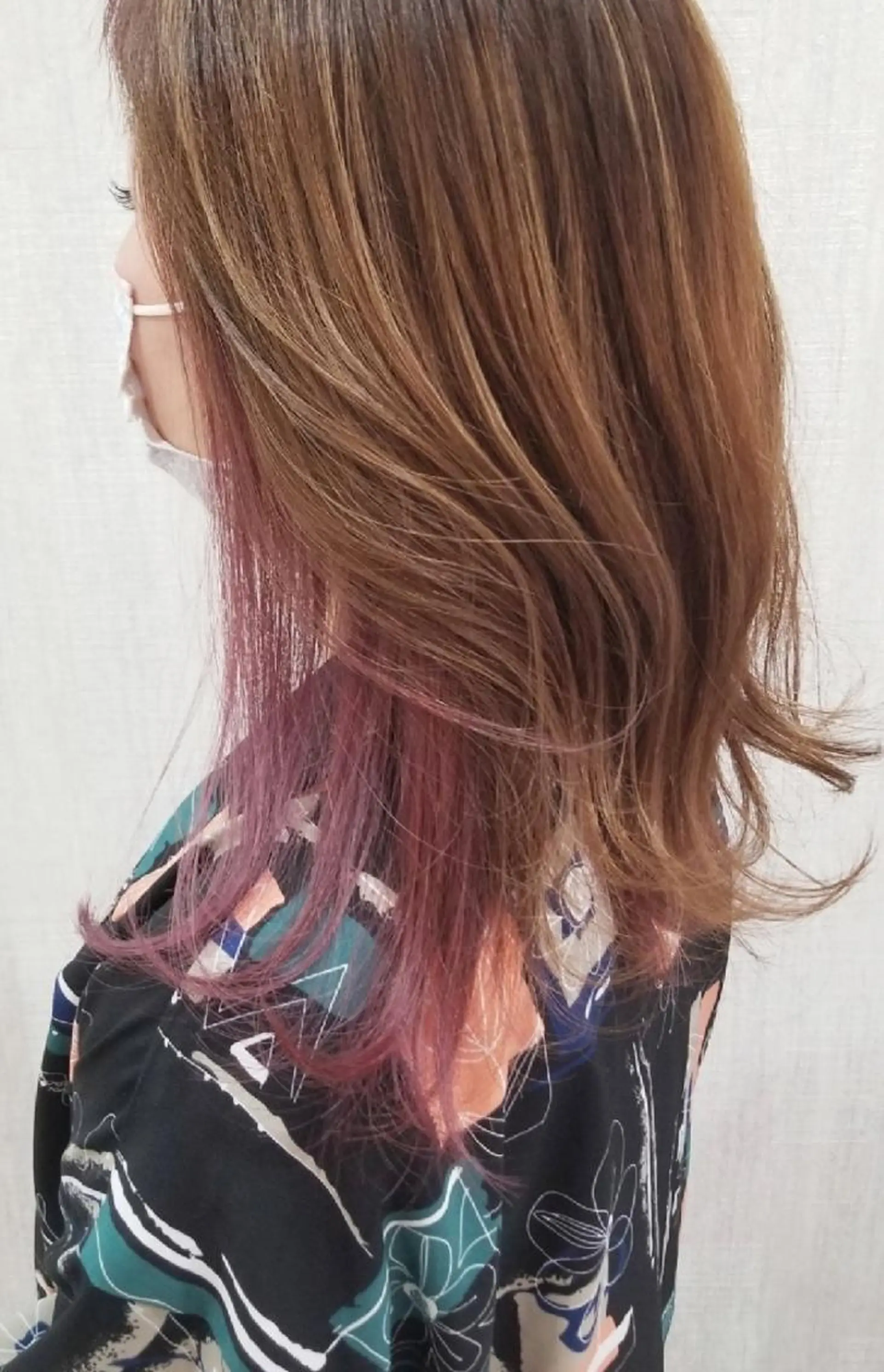 ミディアム カラー インナーカラー ピンクカラー ピンクパープル パープルカラー カット ヘアカラー レイヤーカット/ 髪質改善/代表西村のヘアスタイル