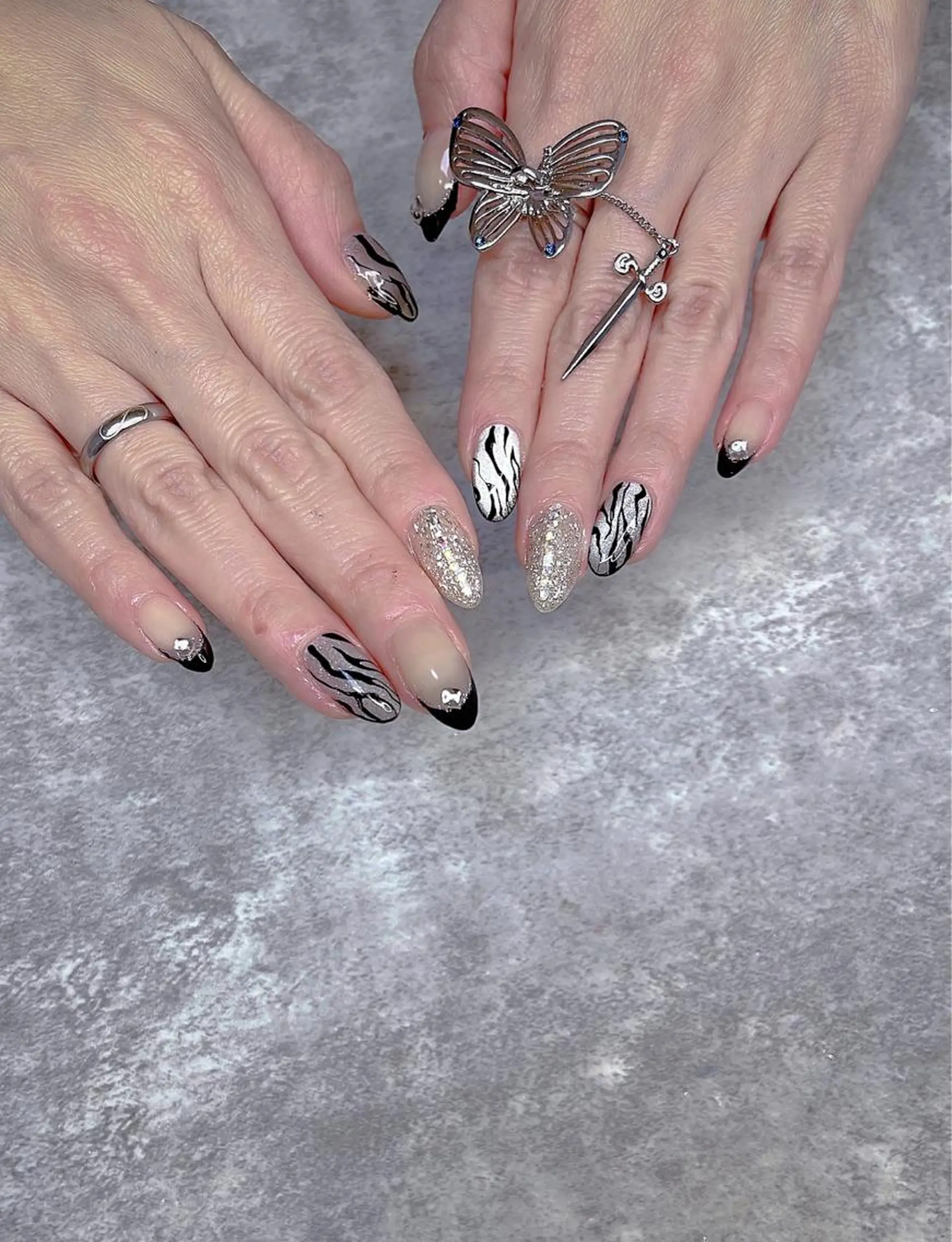 ミディアム めぐみのネイルサロン スタッフ練習のネイルデザイン