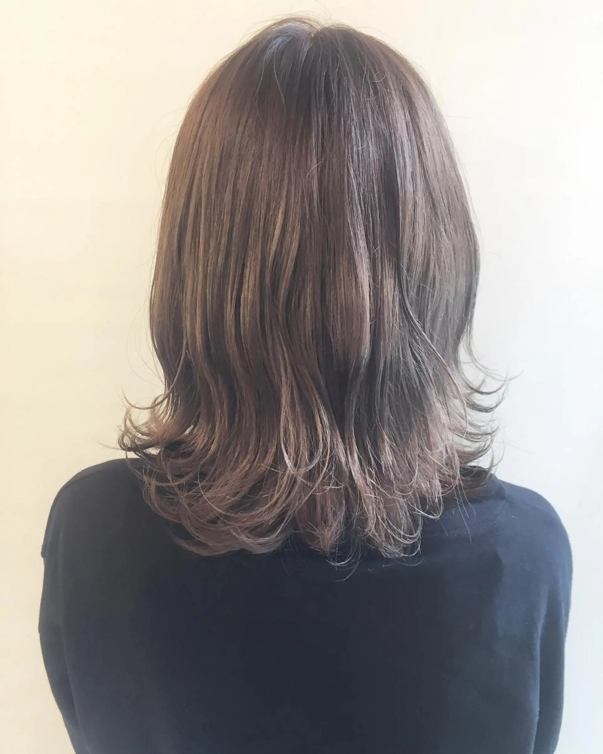 ミディアム カラー グレージュ カット ヘアカラー 齋藤 咲のヘアスタイル