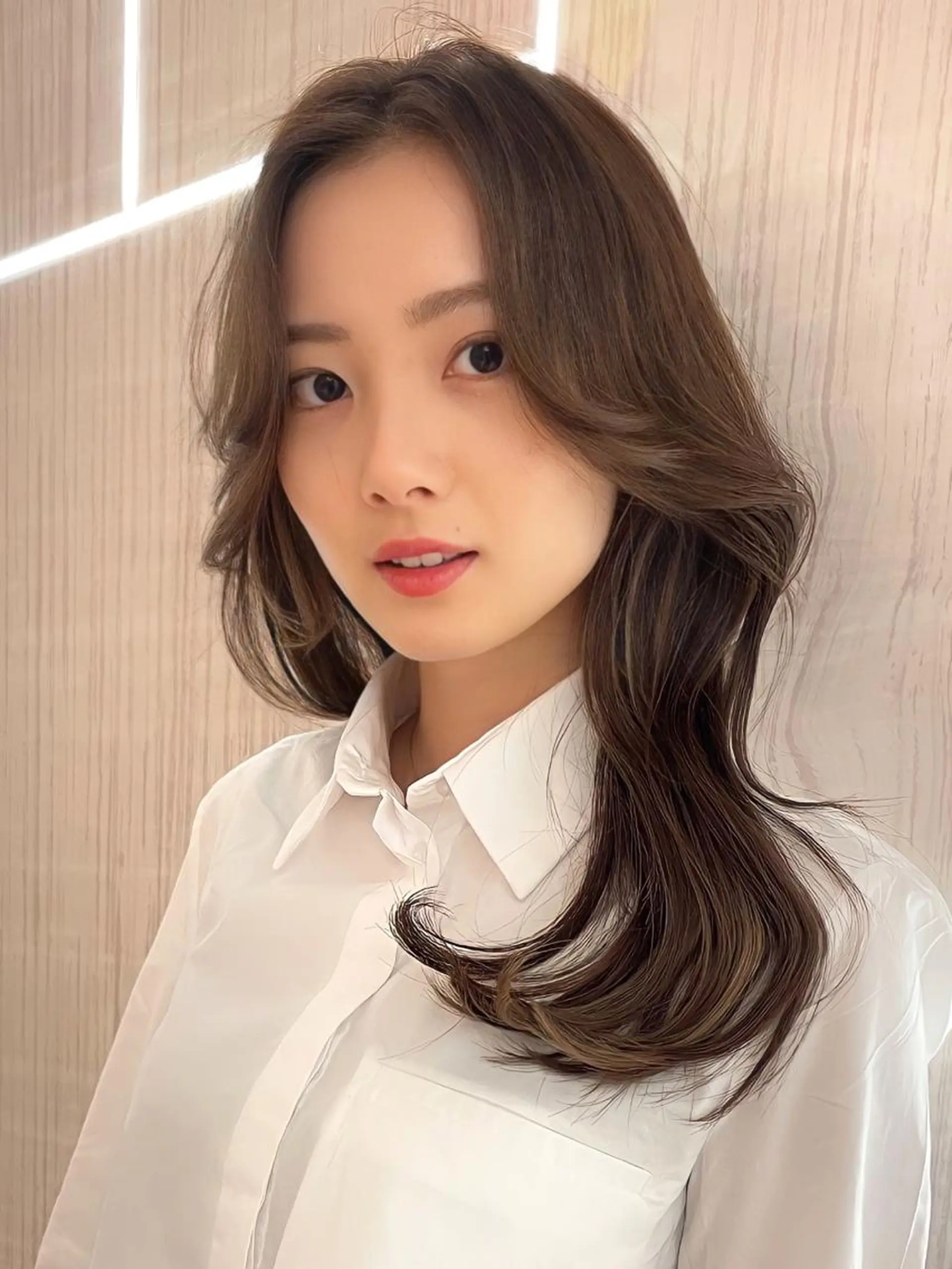 ロング カラー ミストバング ベージュカラー オリーブベージュ 斜めバング 顔まわりレイヤー 顔周り特化/韓国ヘア /レイヤー/吉野幸大のヘアスタイル