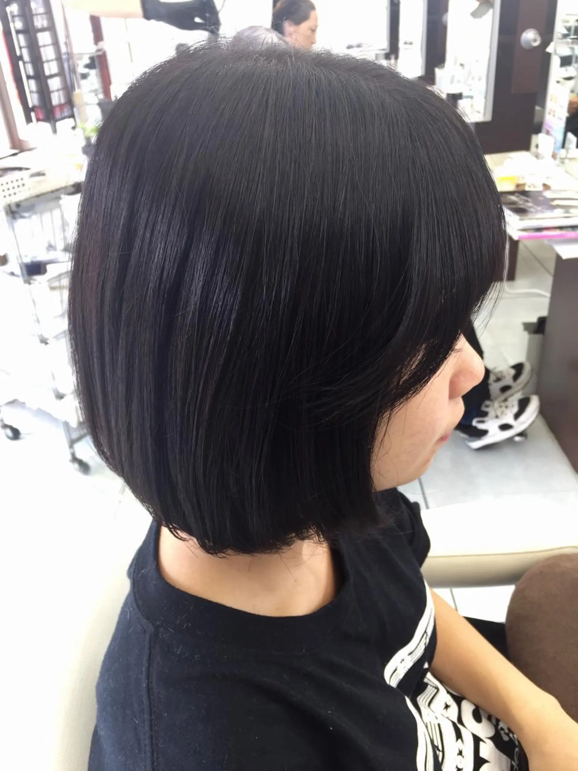 ショート カラー ワンレンボブ 黒髪 ボブ 岩崎 裕司のヘアスタイル