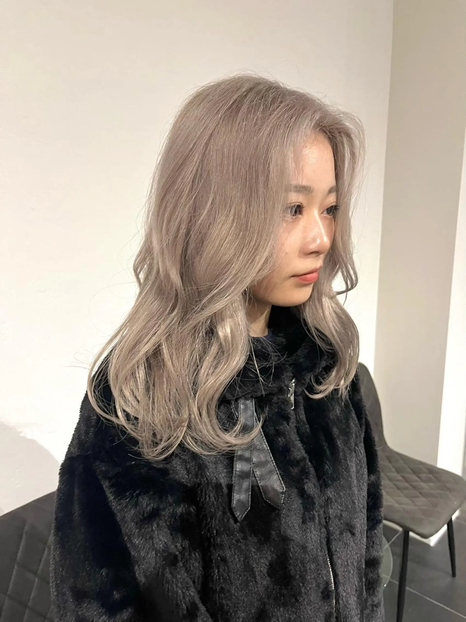 セミロング カラー ベージュカラー ダブルカラー グレージュ ハイトーンカラー カット ヘアカラー 桃果 momokaのヘアスタイル