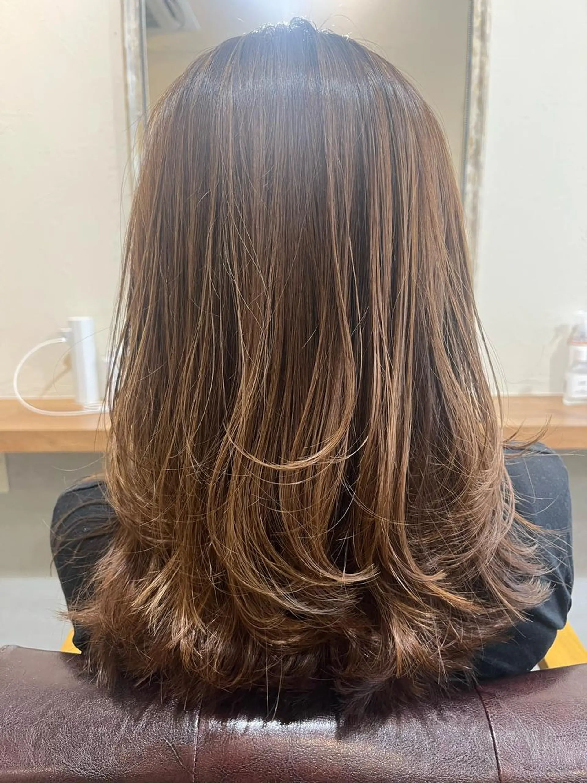 セミロング カラー ブラウンカラー ハイライトカラー ナチュラルブラウン パープルカラー ハイライト カット ヘアカラー トリートメント 三島 有佳里のヘアスタイル