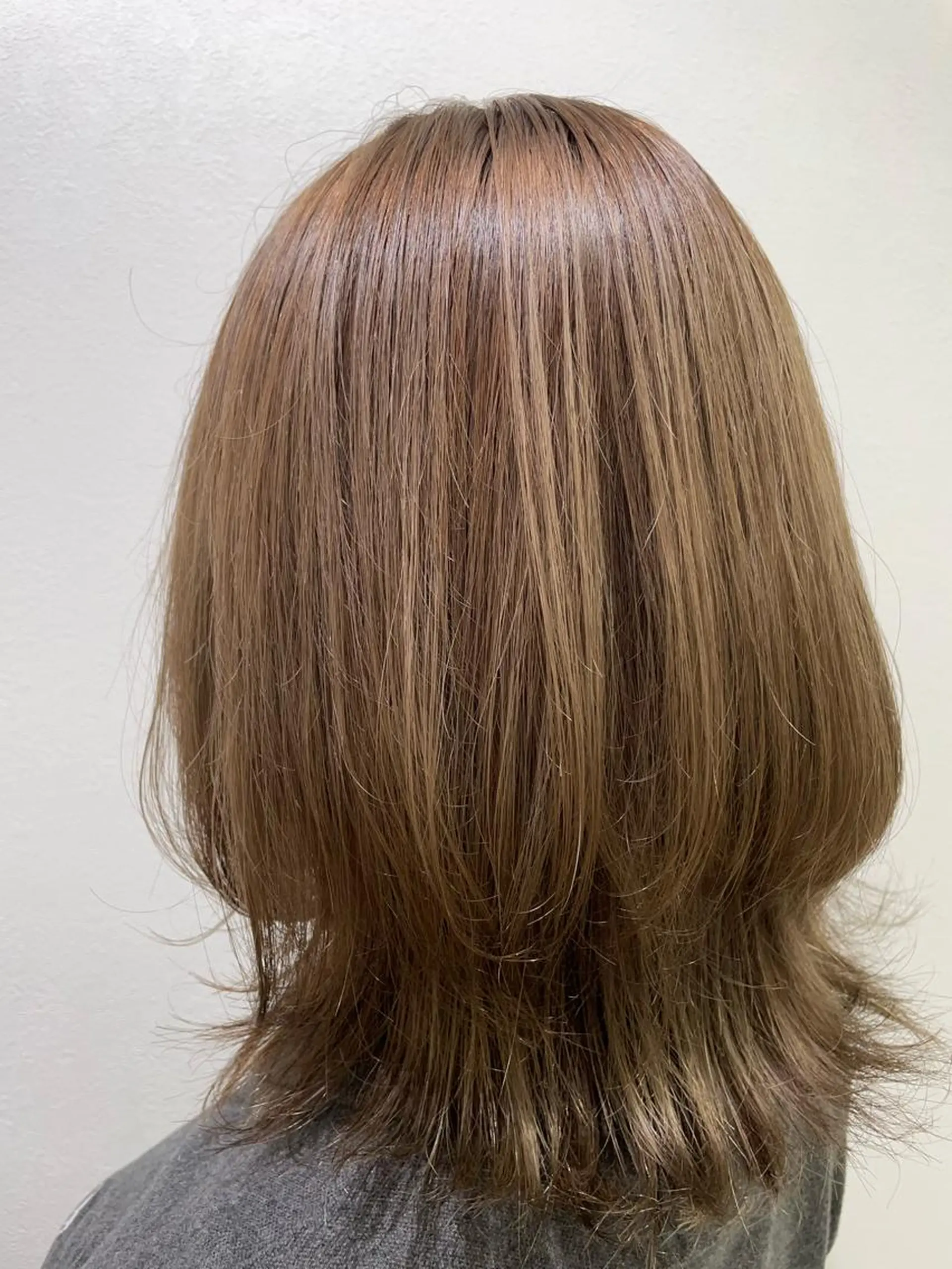 カラー 渡部凌我 小顔ウルフ ハイトーンカラーのヘアスタイル