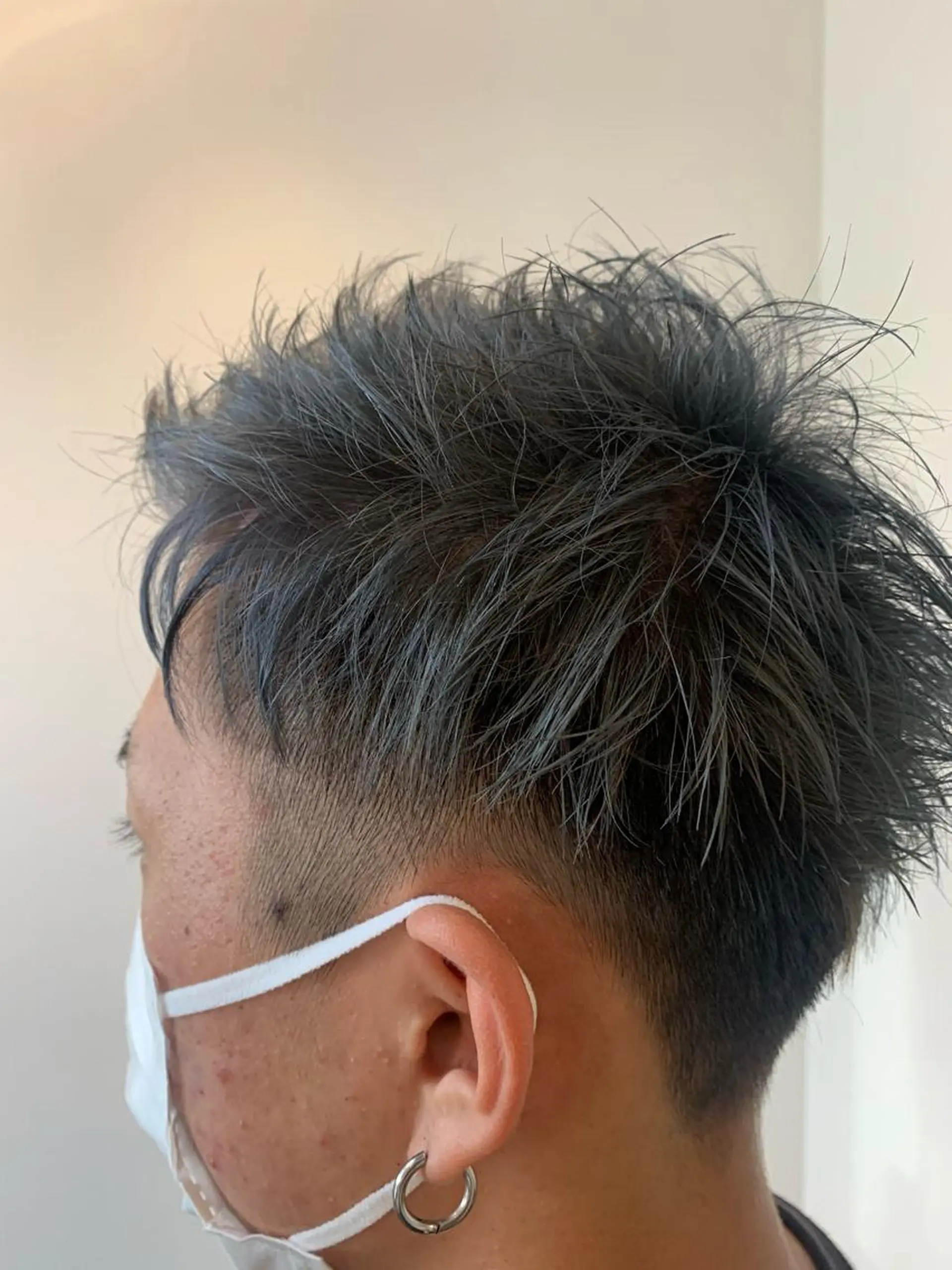 ショート カラー メンズ アッシュ ダブルカラー シルバー シルバーアッシュ 石川 奈緒子のヘアスタイル