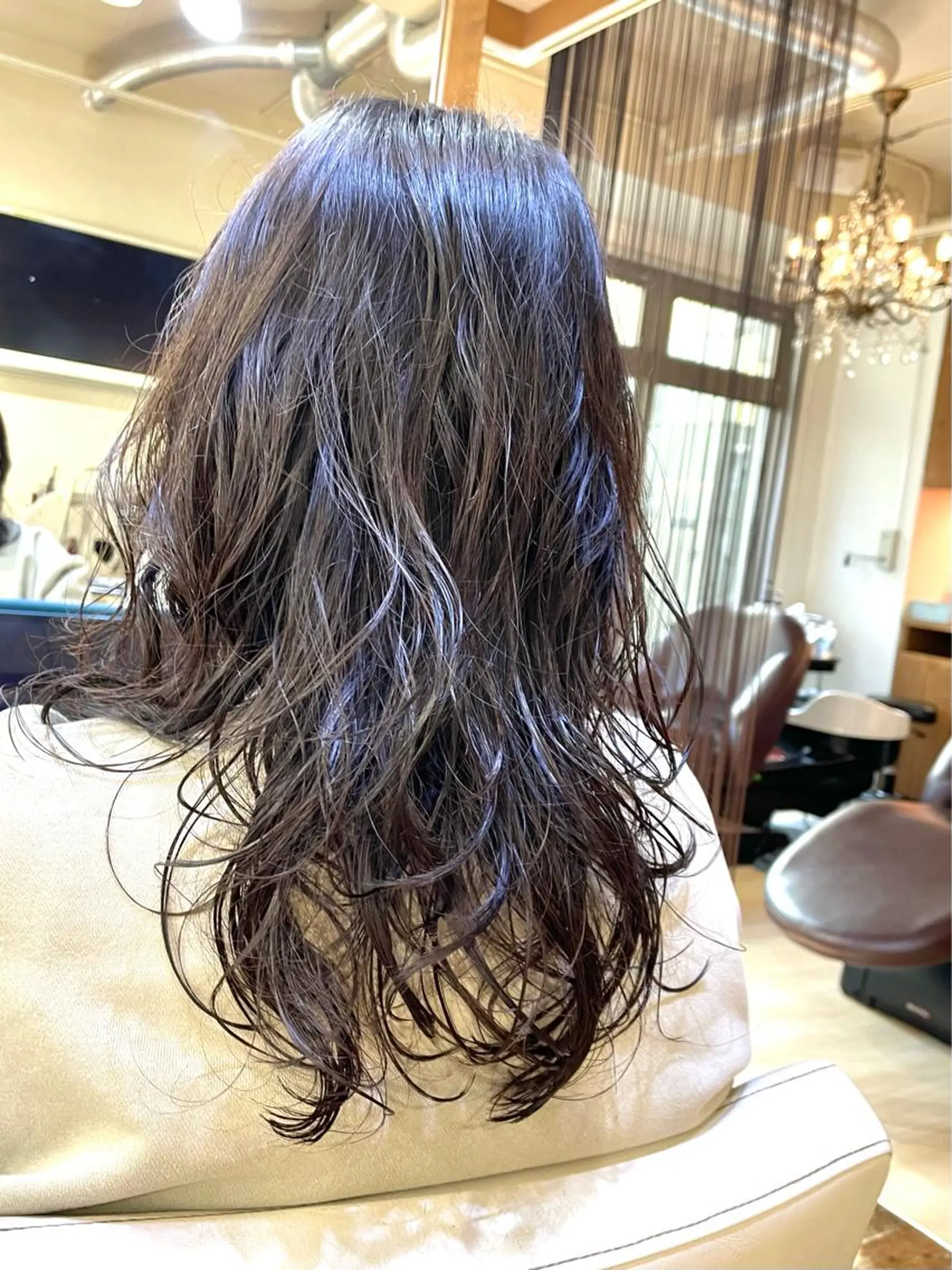 ミディアム ミディアムパーマ レイヤーカット 山木 裕子のヘアスタイル