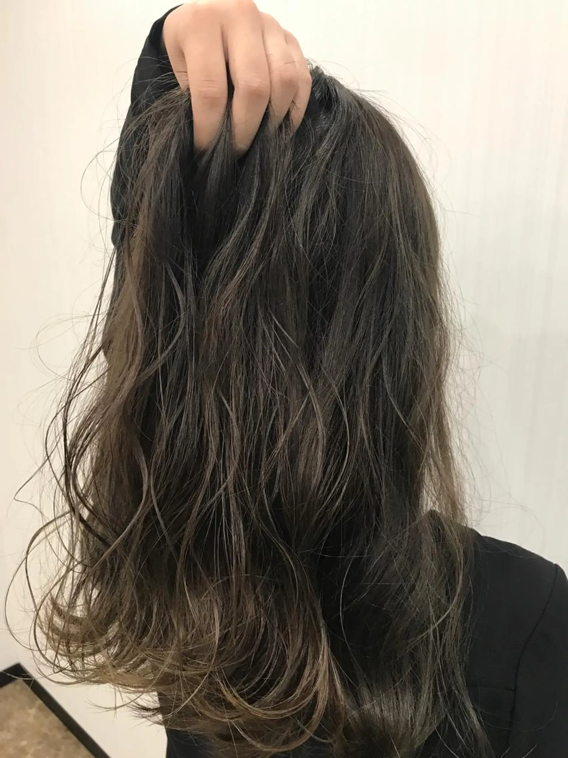 ロング カラー ブルーカラー ブルージュ 太田 陽介のヘアスタイル