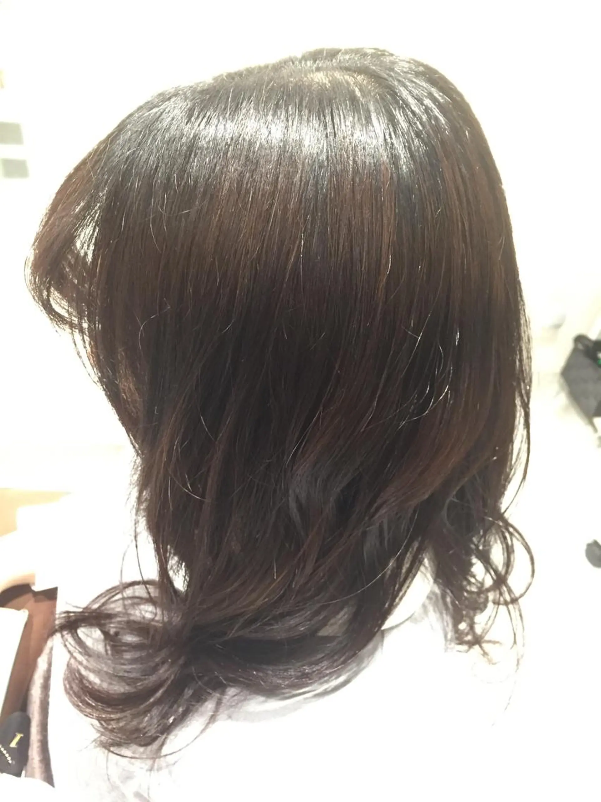 セミロング 岡田 夏実のヘアスタイル