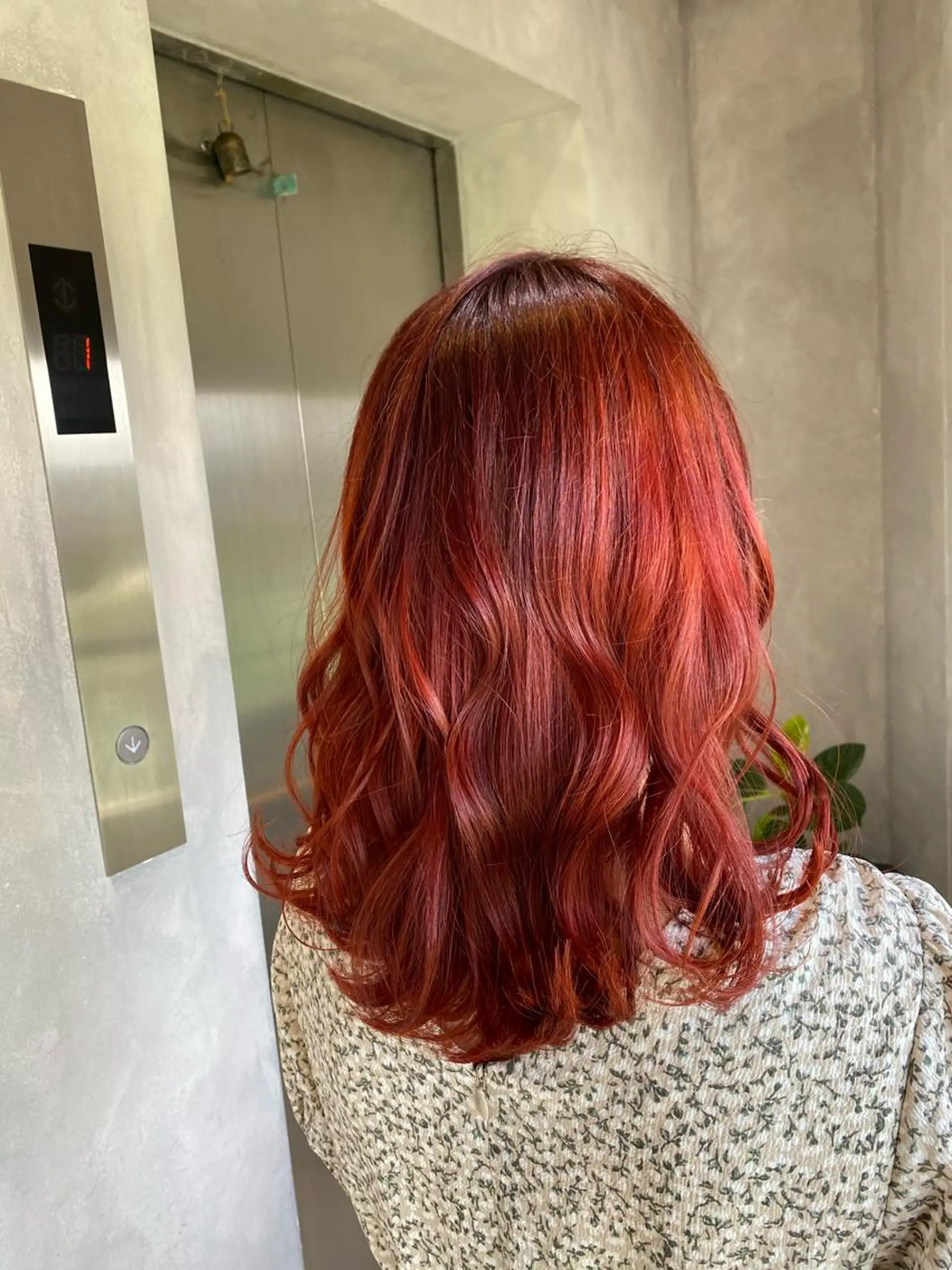 セミロング ヘアカラー オーストヘアージジ所属・TAI透明カラー 柔らかい縮毛矯正のヘアスタイル