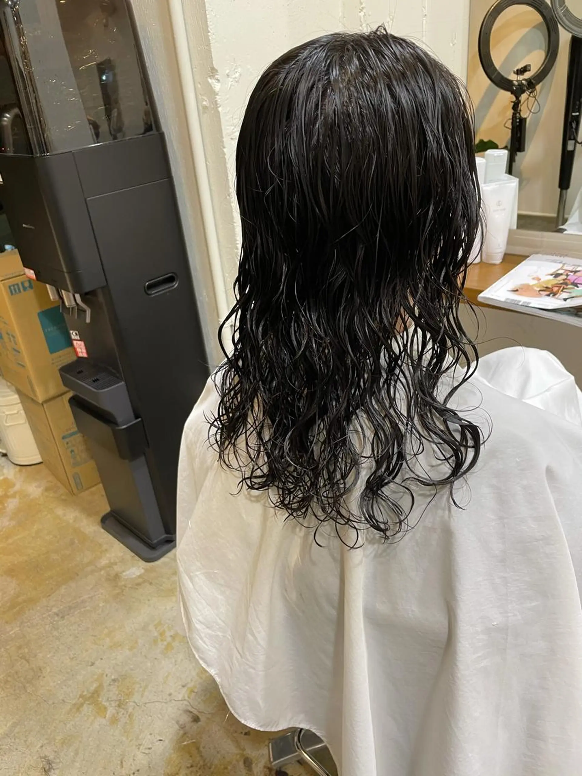 ミディアム パーマ MIOベージュカラー 柔らかいカラーのヘアスタイル