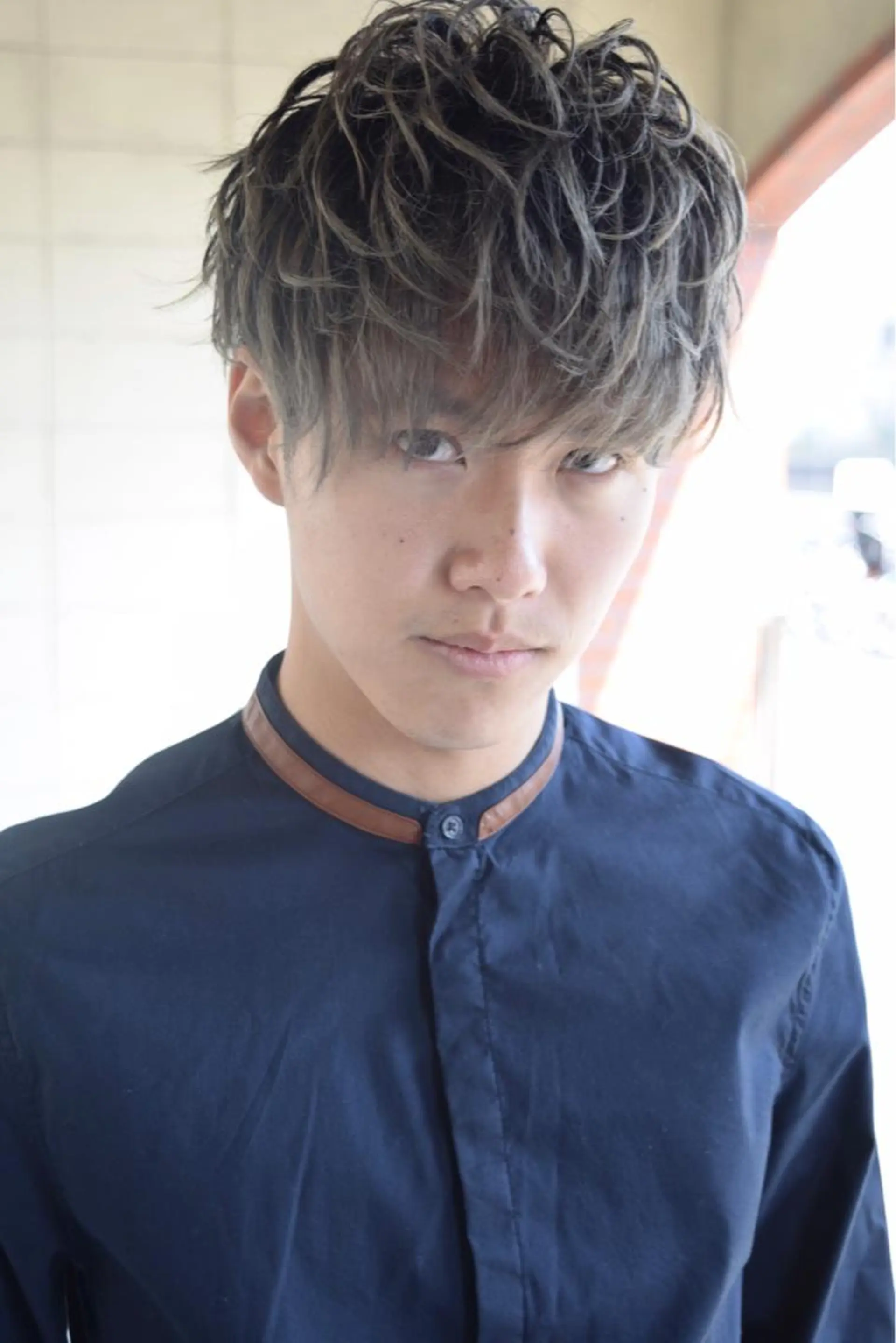ミディアム カラー メンズ マッシュ イシイ リョウヘイのヘアスタイル