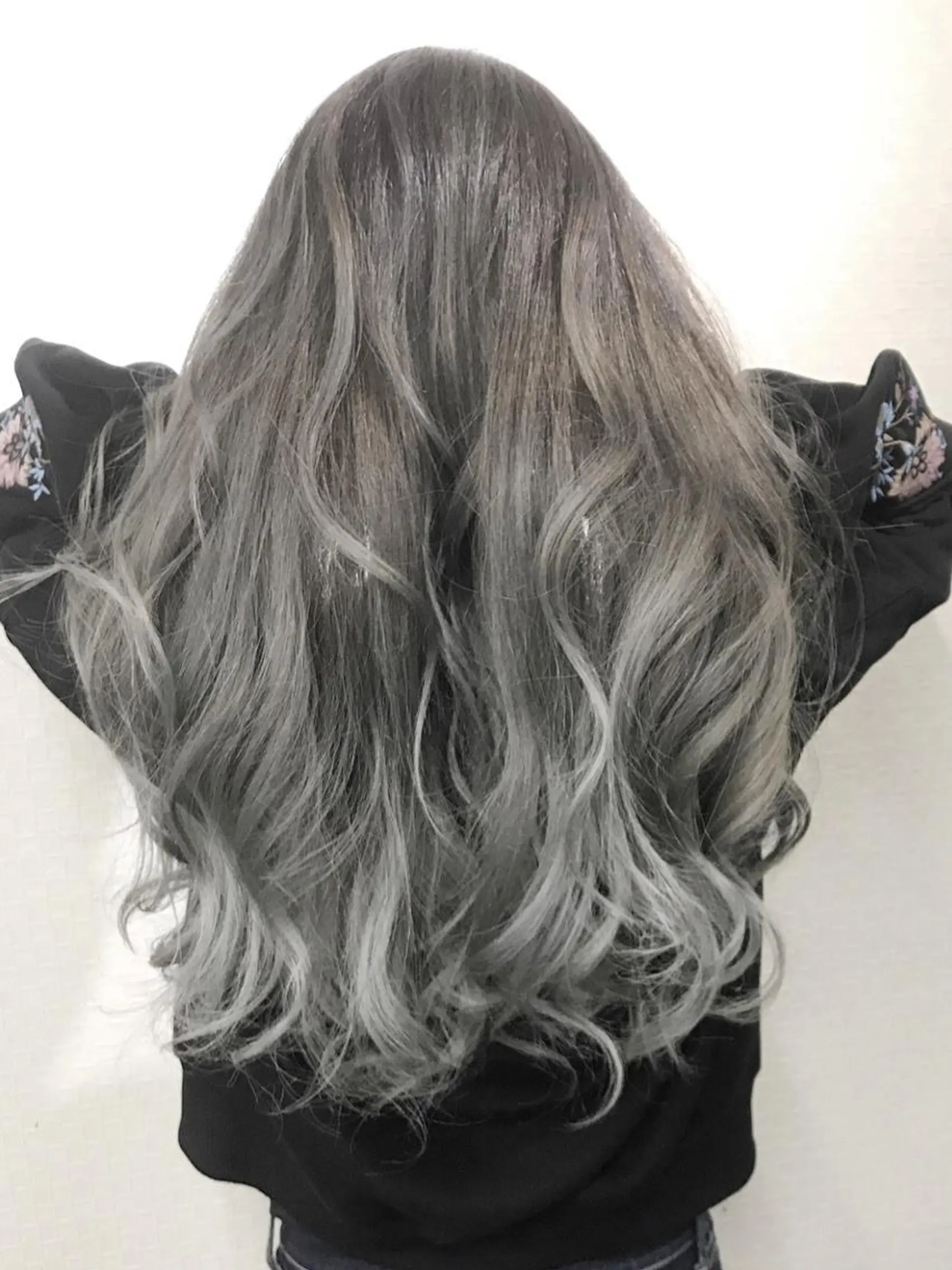 ロング 大阪レミーエクステ チビ編み込みのヘアスタイル