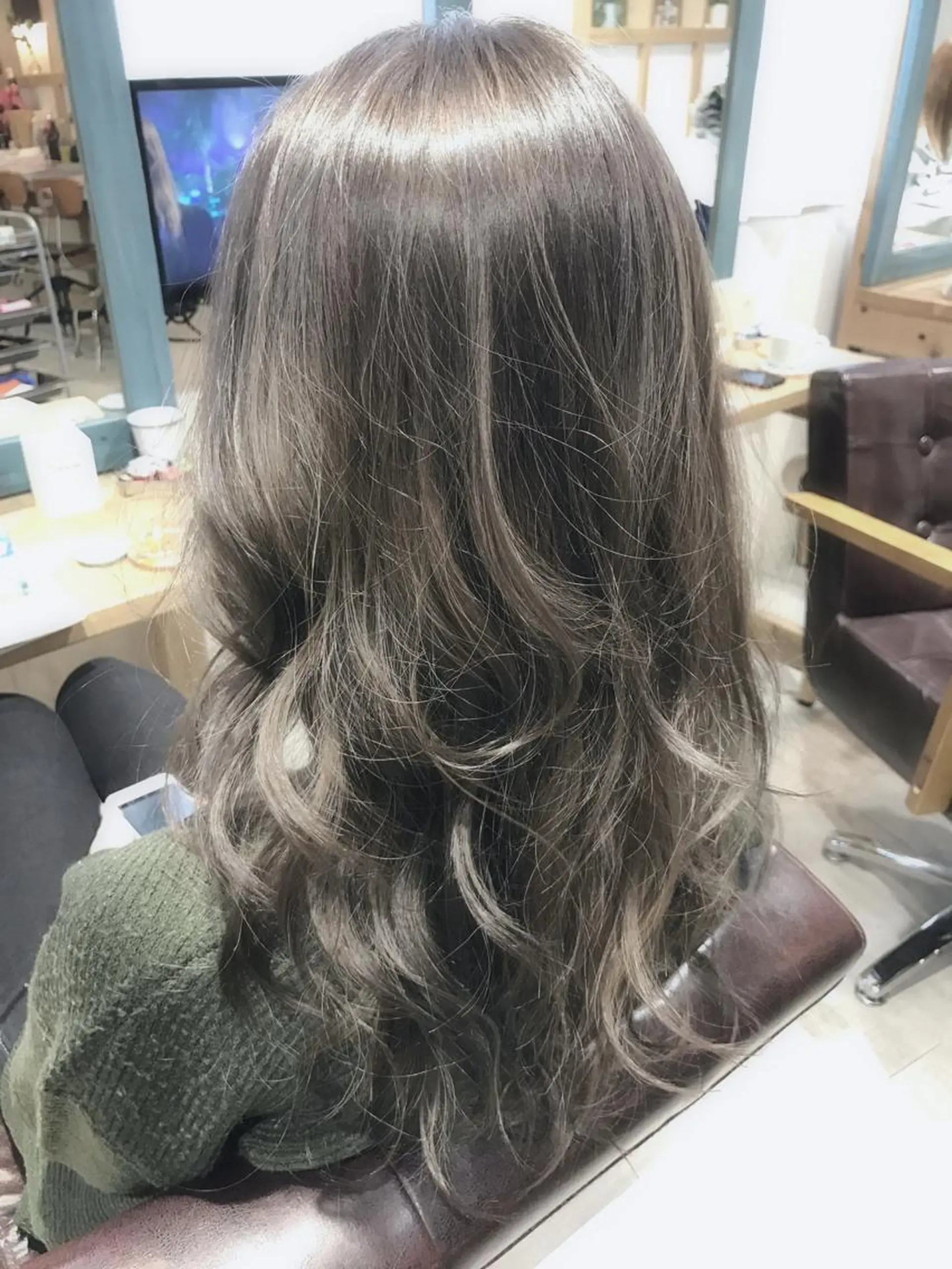 ロング カラー パーマ ヘアアレンジ グレージュ filo byFeria渋谷所属・縮毛矯正/美髪 髪質改善/石田幸輔のヘアスタイル