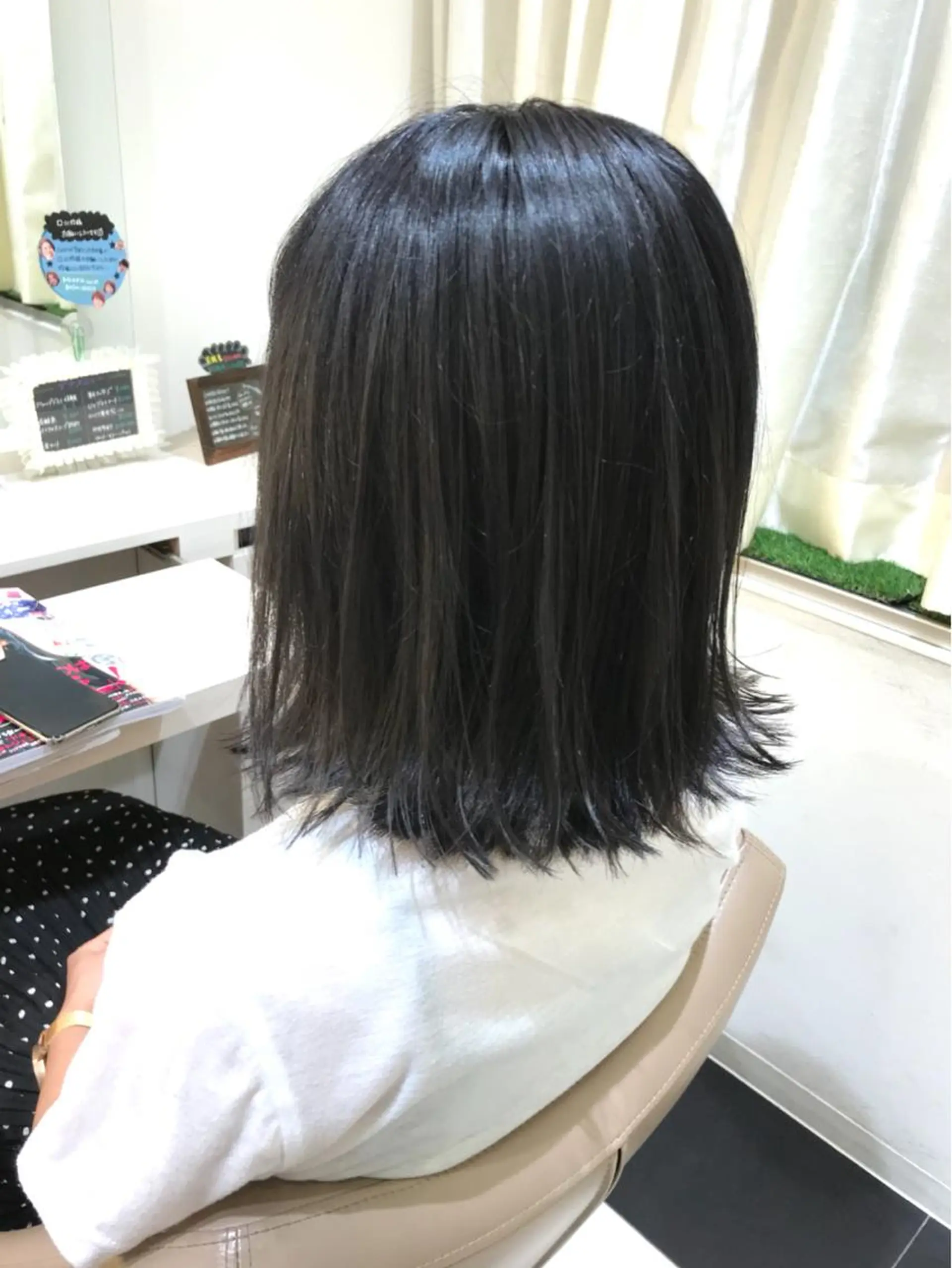 ショート カラー ブルーカラー 透明感カラー ネイビーカラー ボブ 外ハネヘア 山崎俊輔/髪質改善 /バレイヤージュのヘアスタイル