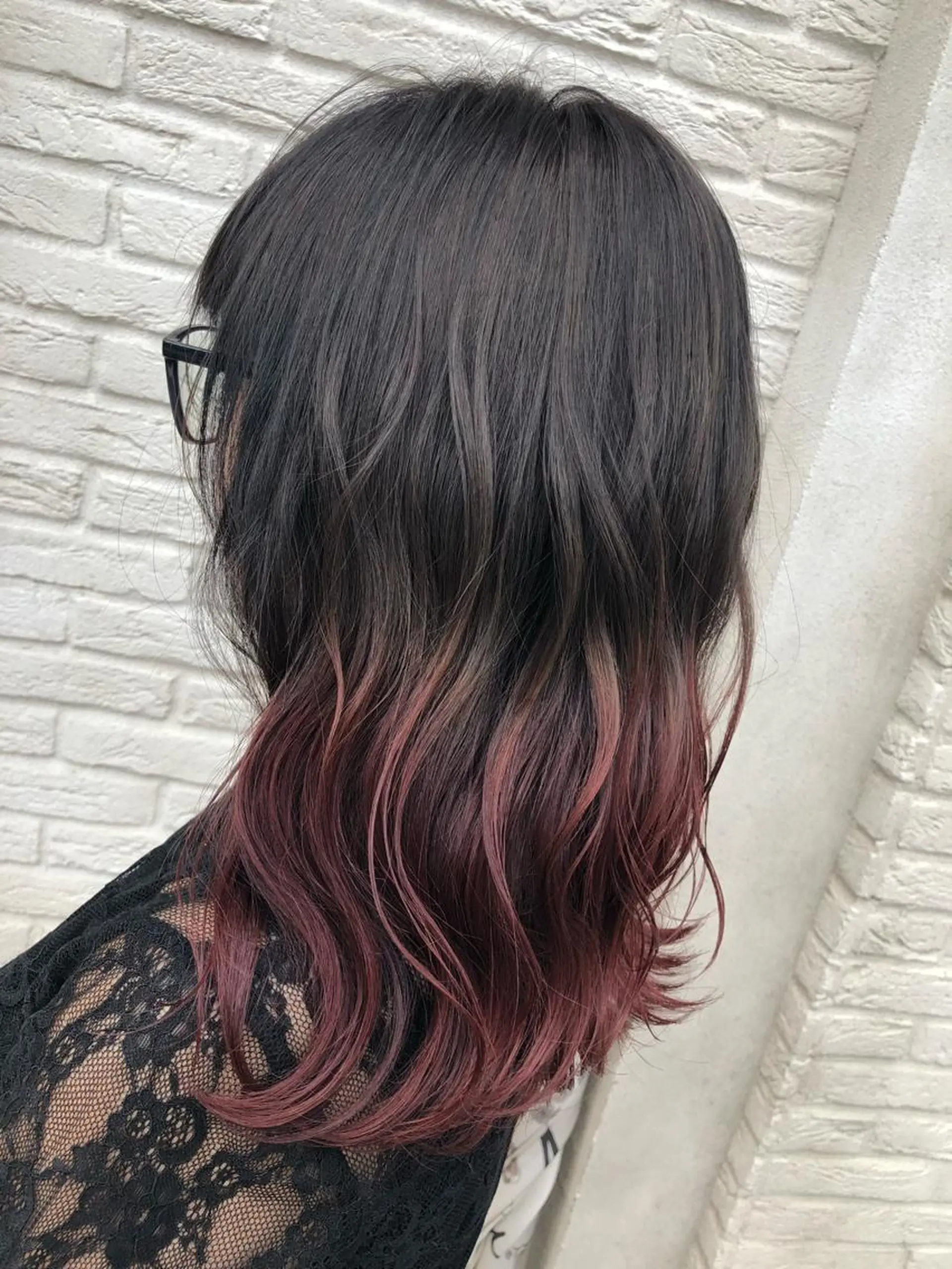 ミディアム カラー グラデーションカラー レッドカラー ヘアカラー 吉村 絢乃のヘアスタイル