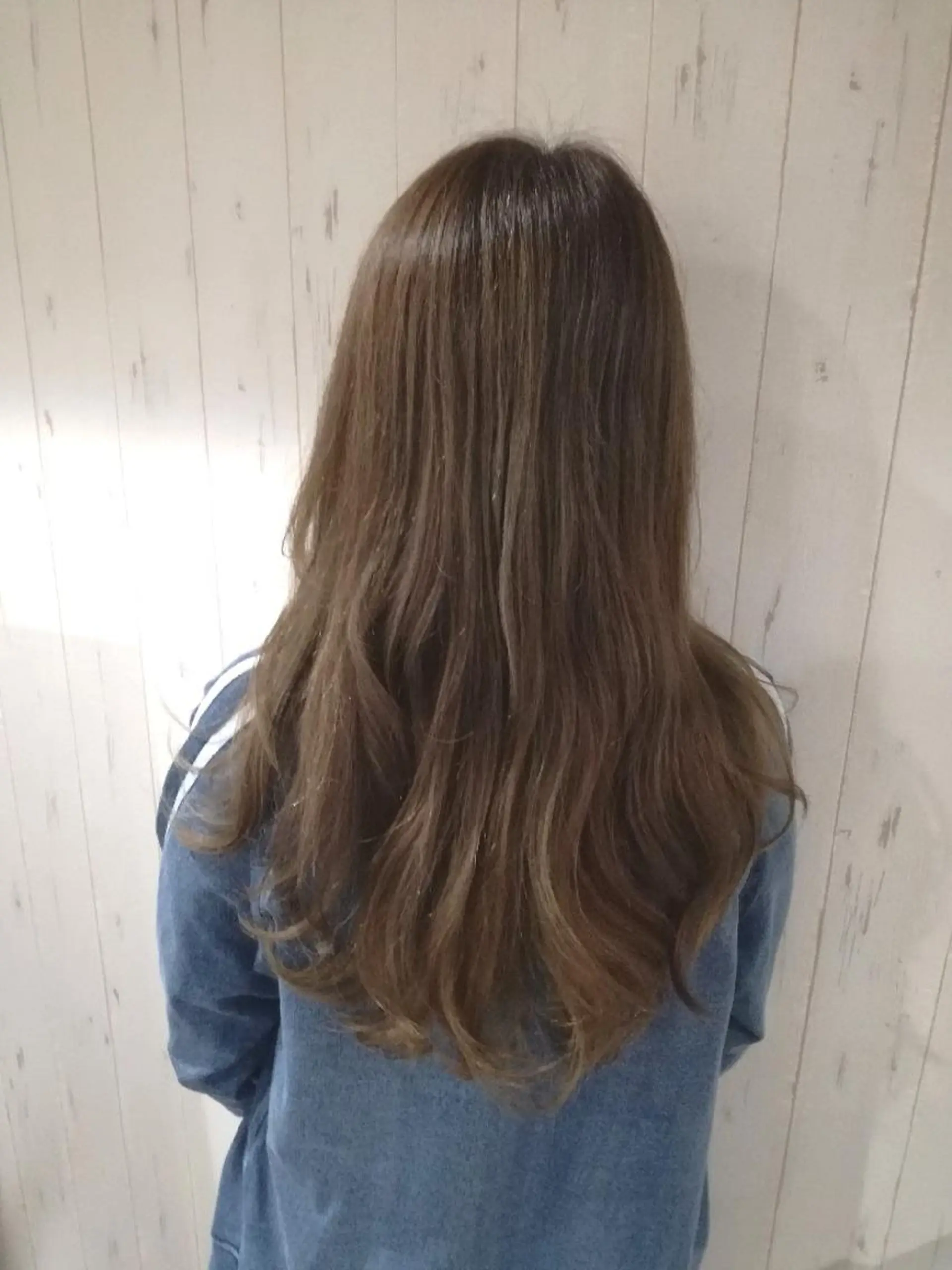 ロング カラー ベージュカラー 西川 敏夫のヘアスタイル