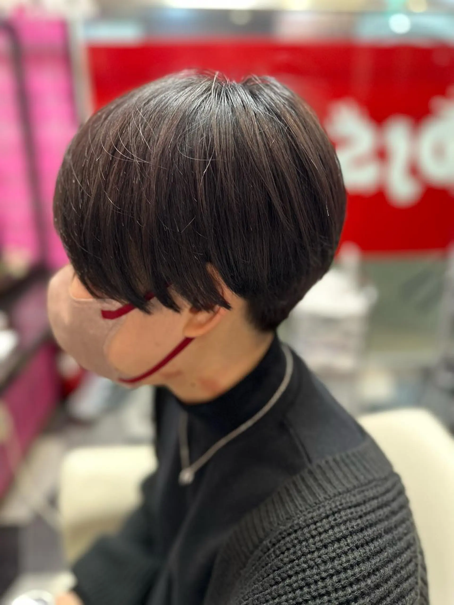 ショート カラー 横山 千春のヘアスタイル