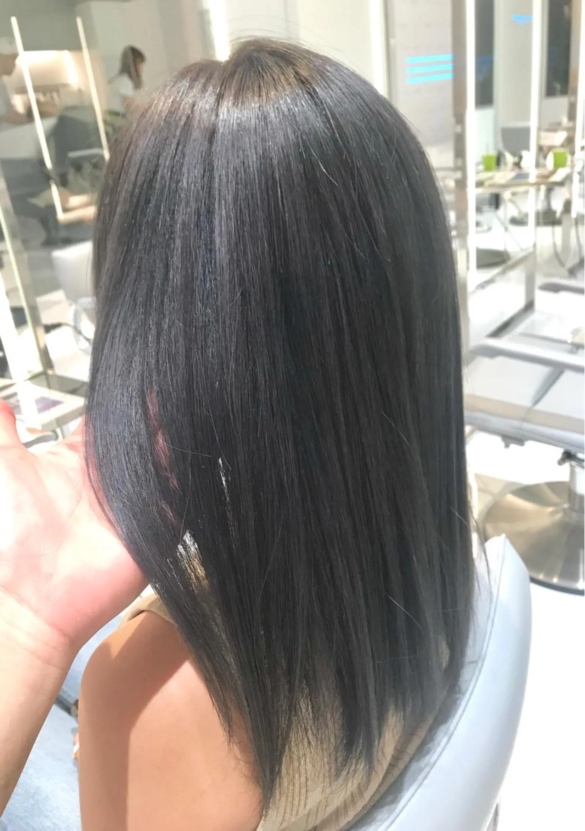 セミロング カラー ダークグレー ダークグレージュ グレージュ 加藤 憂のヘアスタイル