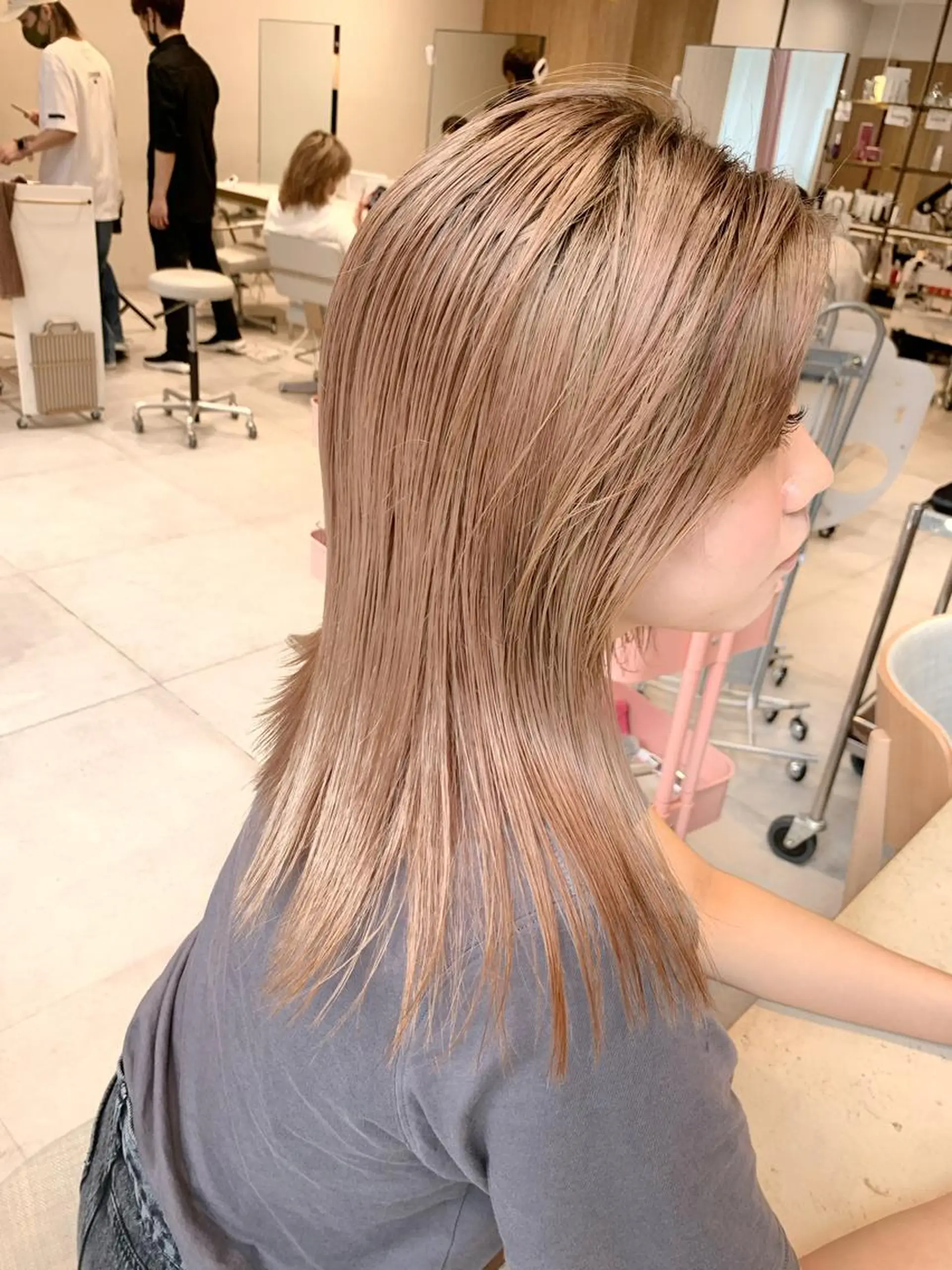 ミディアム カラー パーマ ヘアアレンジ ベージュカラー 透明感カラー グレージュ ボブ ヘアカラー トリートメント ヘアセット レイヤー専門家 ダブルカラー修のヘアスタイル