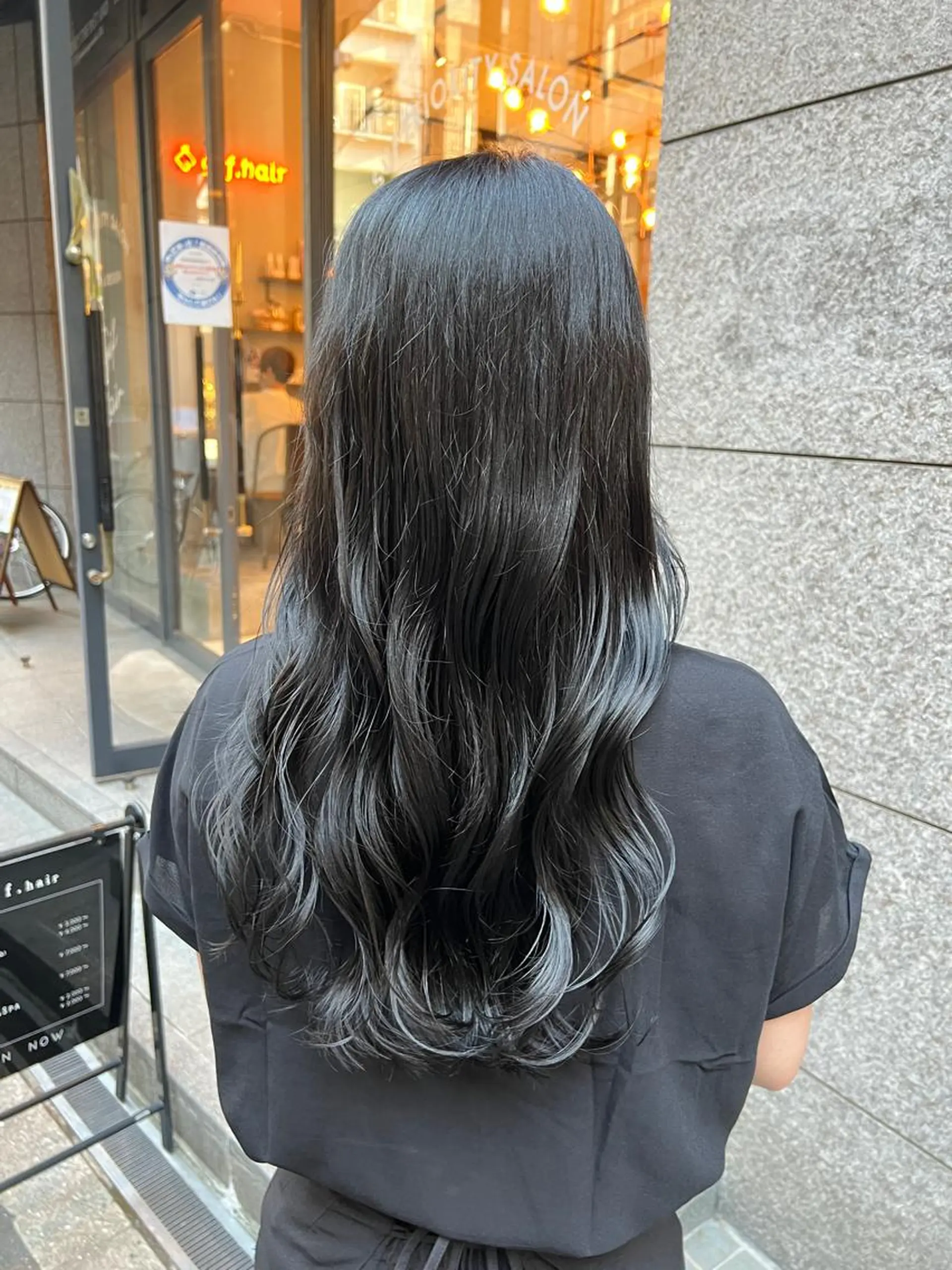 ロング カラー 黒髪 グレーブラック THINK SHOP sakiのヘアスタイル
