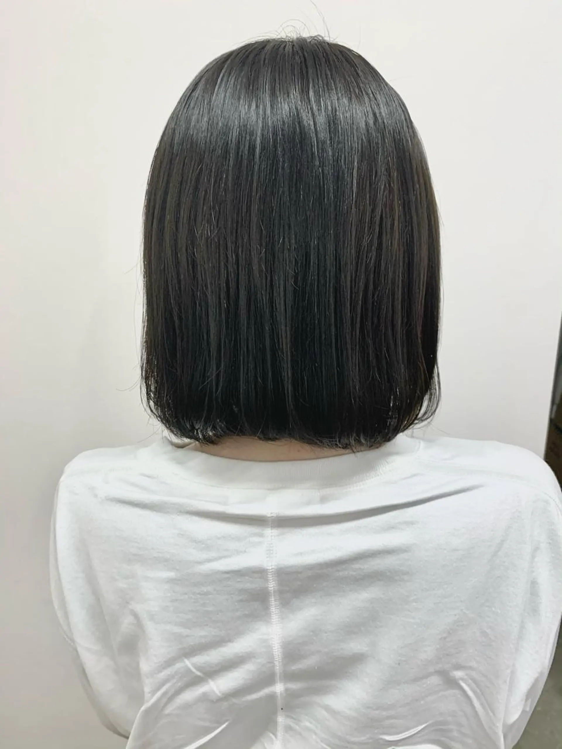 ショート カラー 肌に馴染む暗髪 梅田・増田のヘアスタイル