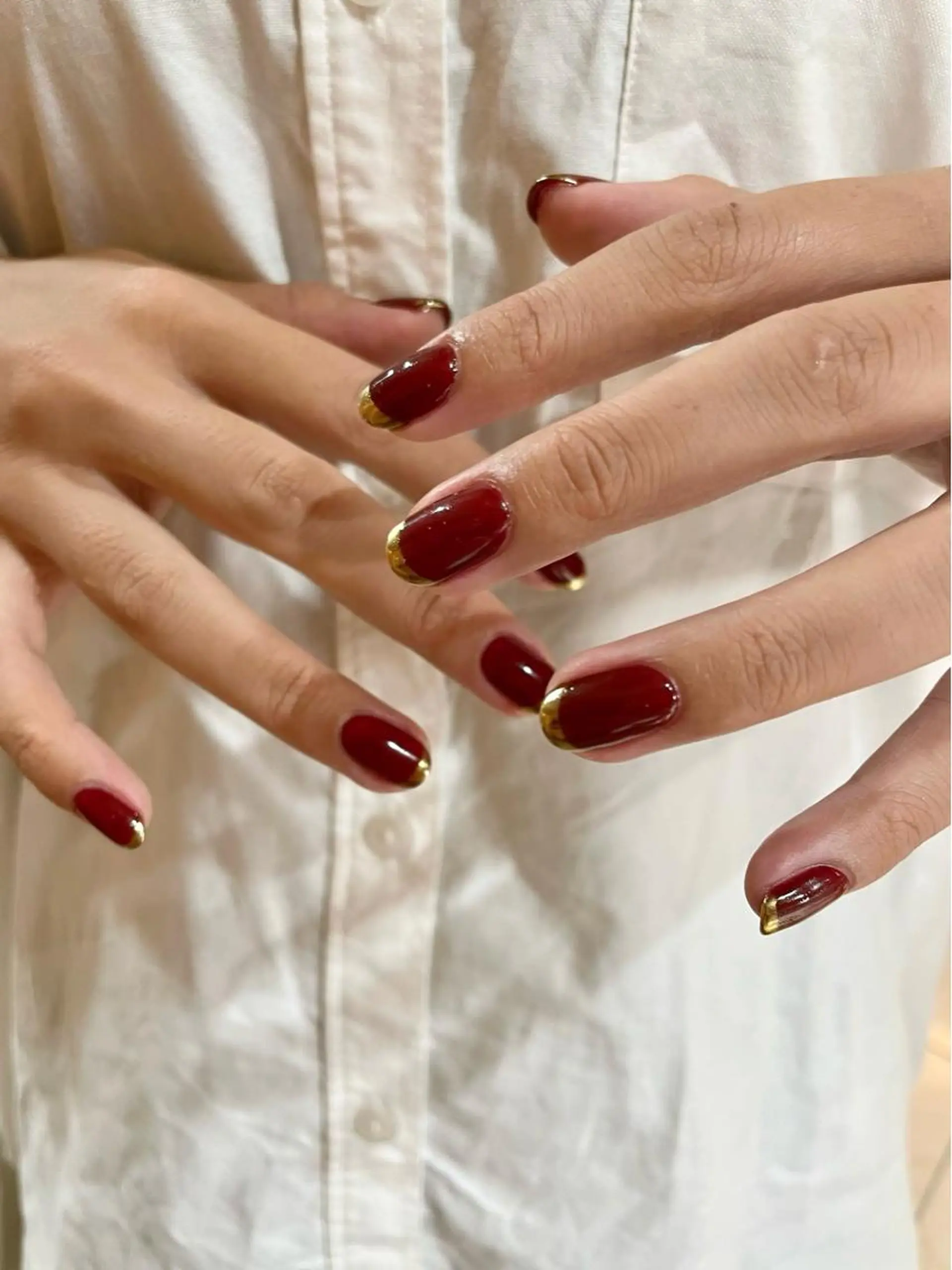 ネイル ボルドー ミラーネイル ニュアンスネイル ハンドネイル フットネイル with hues AYAのネイルデザイン