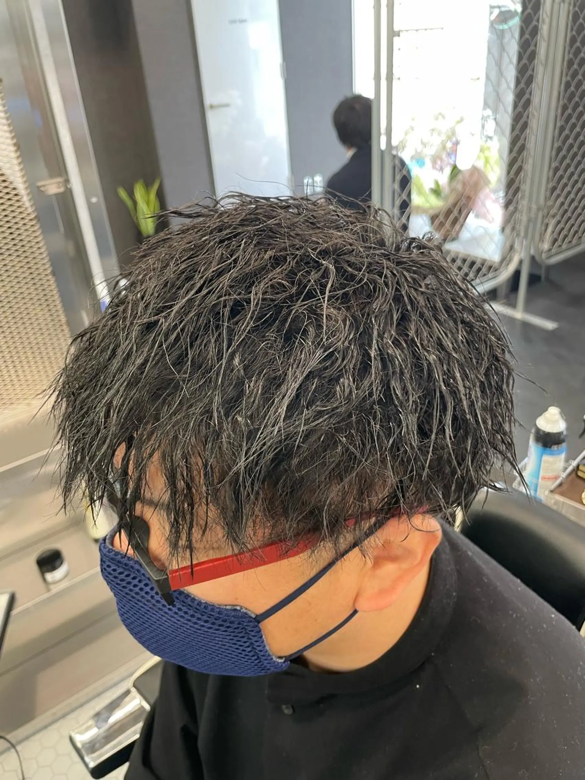 ミディアム カラー パーマ メンズ ミディアムパーマ メンズバレイヤージュ メンズブリーチ ビジネス センターパート カット パーマ メンズ専門美容室 /久徳大輝のヘアスタイル