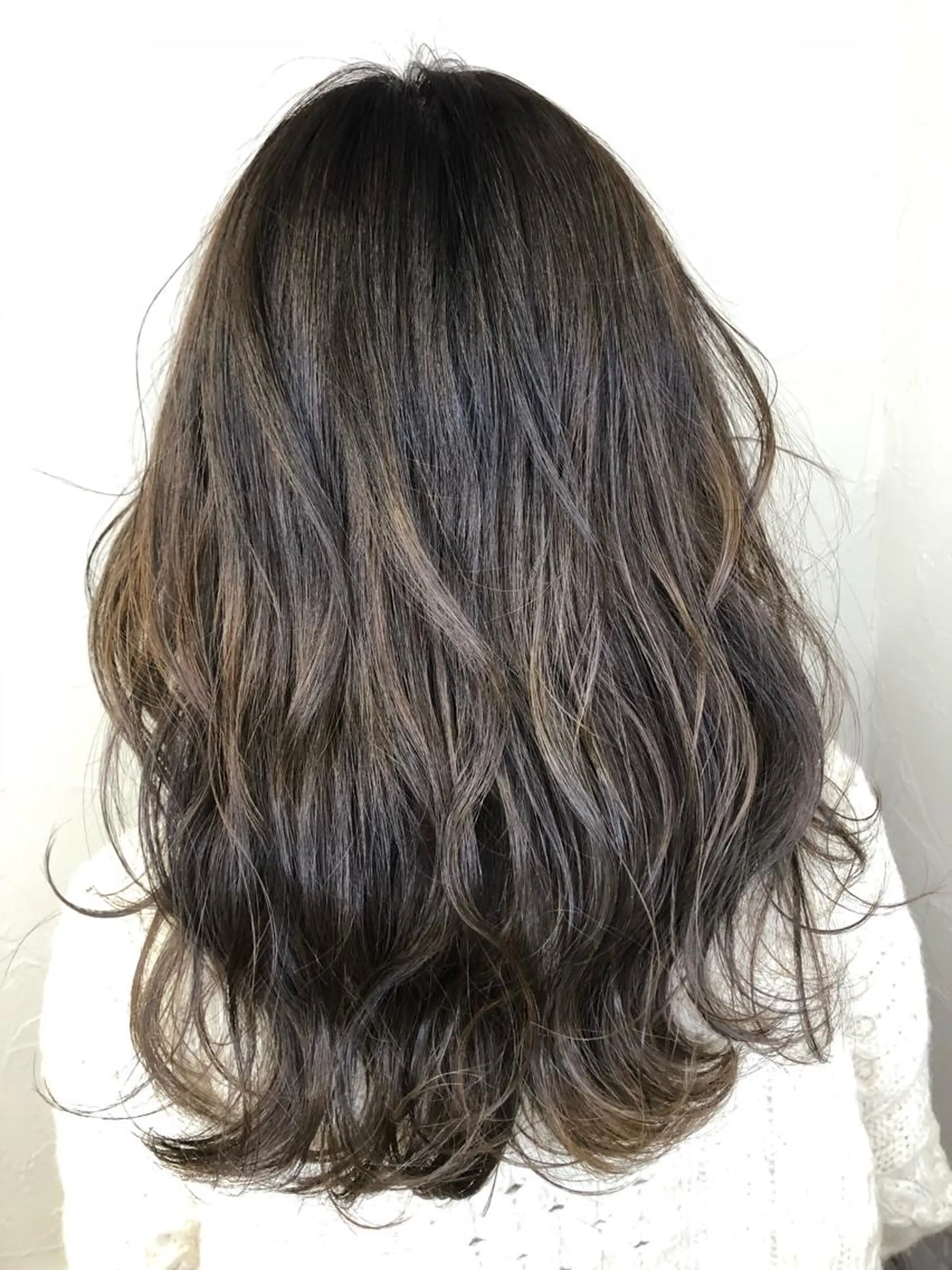 セミロング カラー セミロングパーマ グレージュ ハイライトカラー ネイビーカラー 外国人風カラー 髪質改善/レイヤー ストウシンゴのヘアスタイル