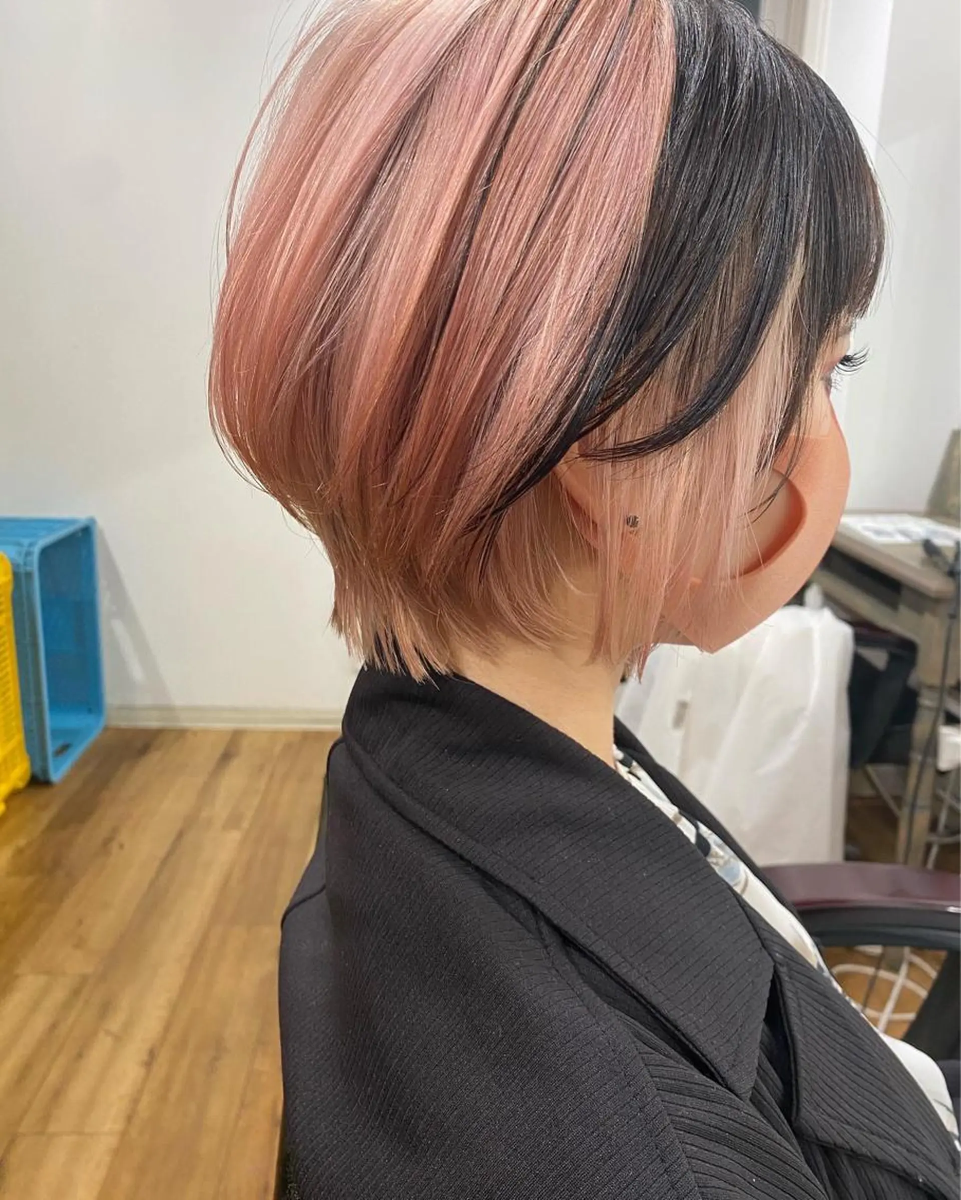 ショート カラー アッシュ 透明感カラー インナーカラー くびれヘア 外国人風カラー reverie【レヴリー】所属・夜23時まで予約🉑 reverieあきらのヘアスタイル