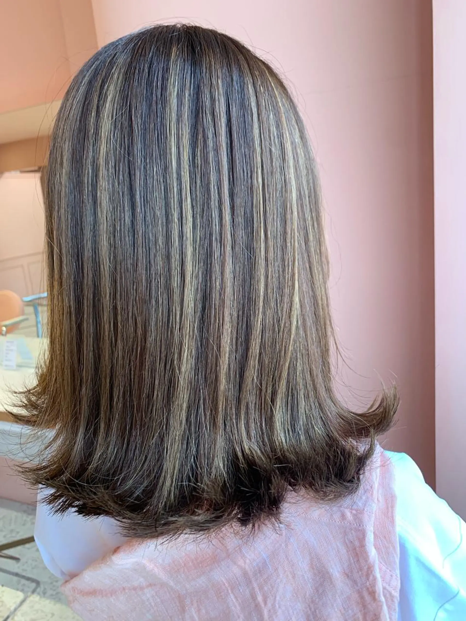 ミディアム u n aのヘアスタイル