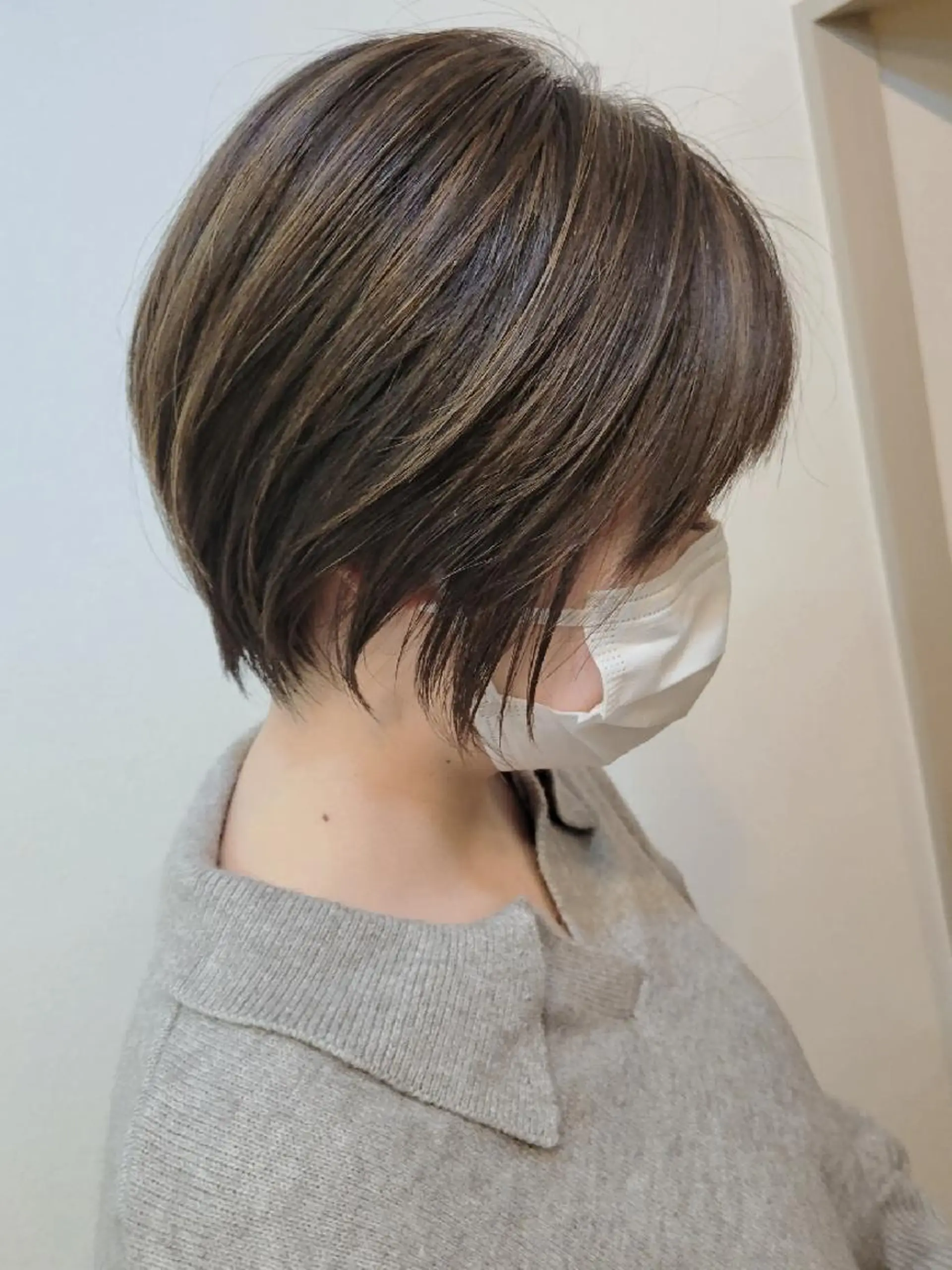 ショート カラー ブリーチ ハイライトカラー ハイライト ショートヘア 伊藤 功士のヘアスタイル