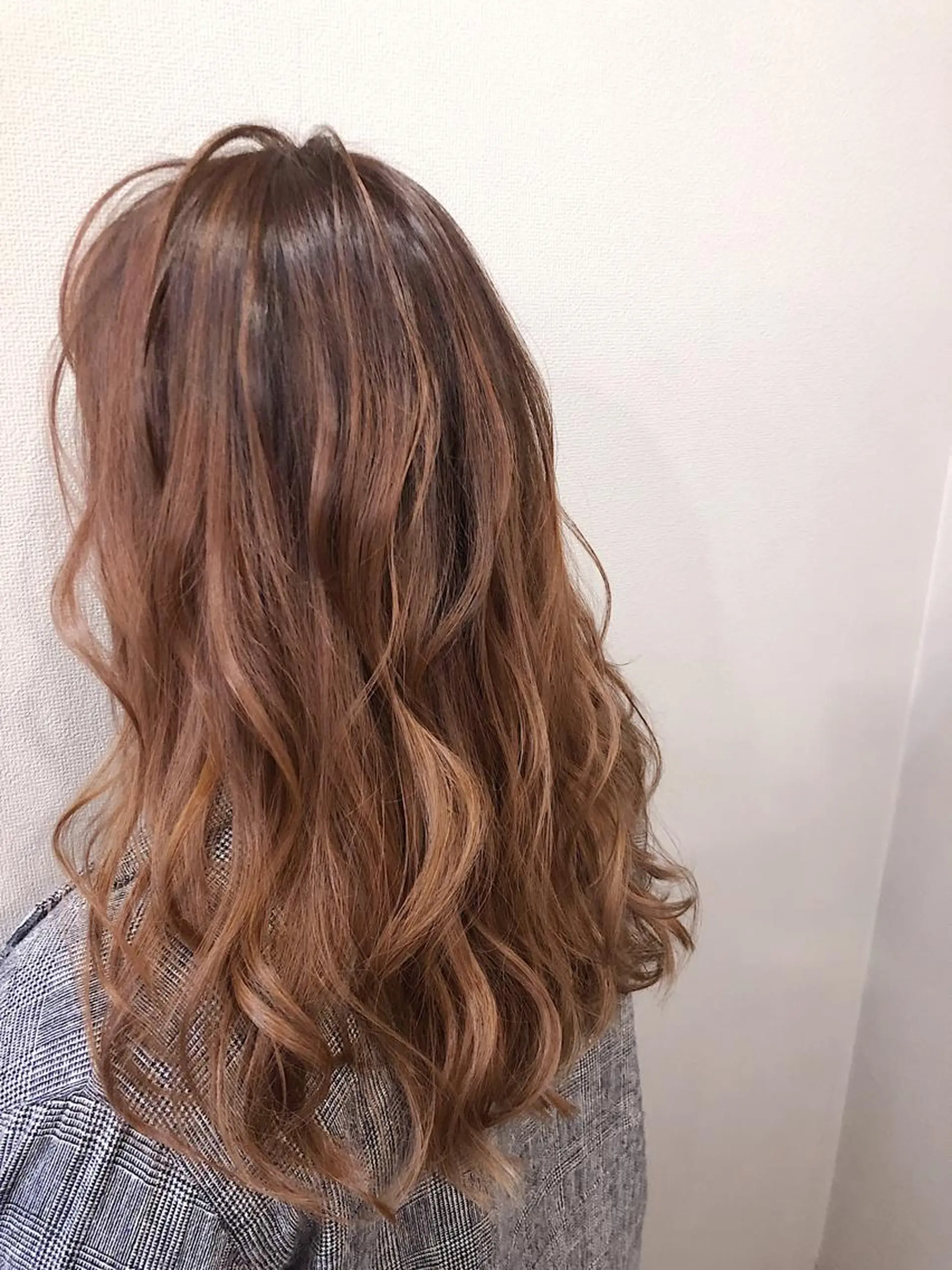ロング カラー バレイヤージュ ブリーチ ブラウンカラー ケアブリーチ ピンクカラー カット ヘアカラー トリートメント CISCO所属・山口 浩之のヘアスタイル