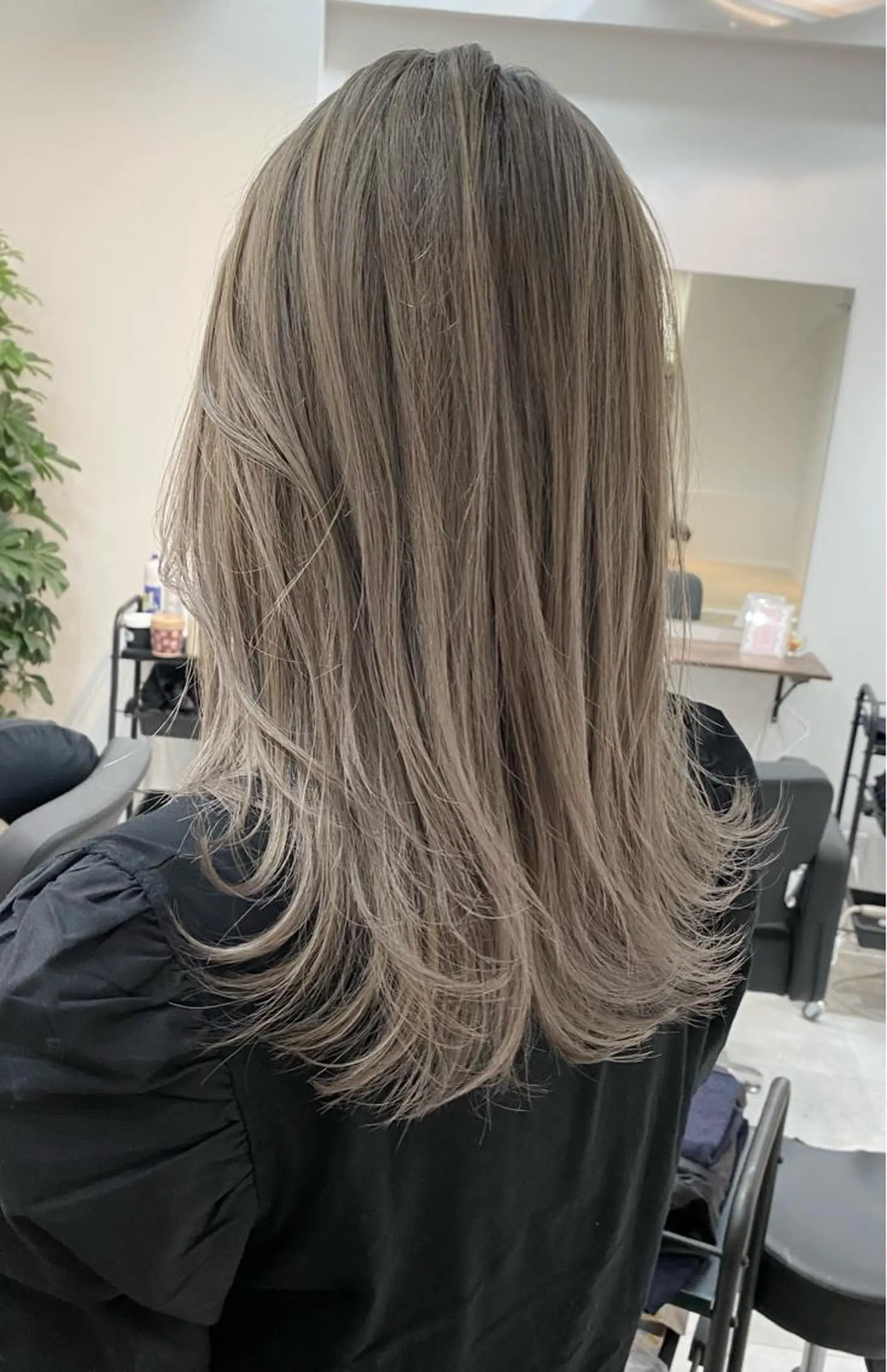 セミロング カラー アディクシーカラー ブリーチ 透明感カラー グレージュ ミルクティーグレージュ ヘアカラー トリートメント 木下大地 HAIR  Oneのヘアスタイル