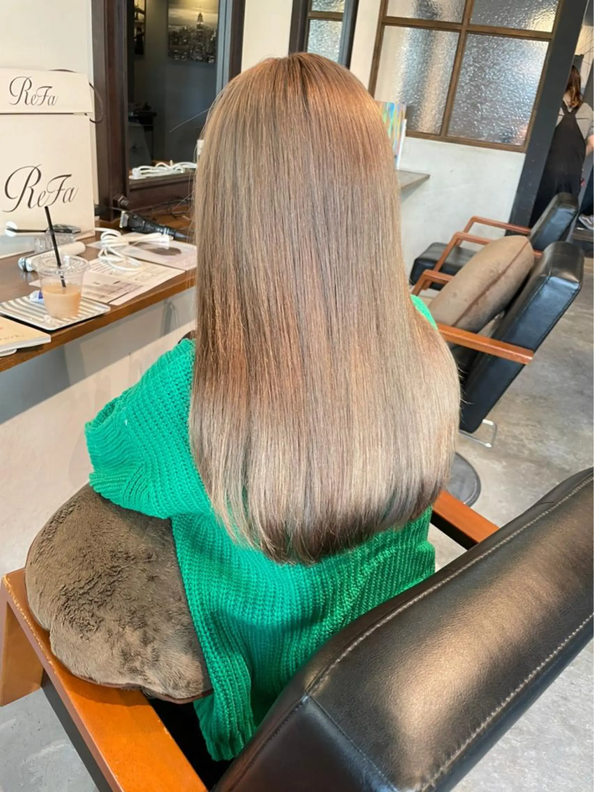 カラー ベージュカラー ミルクティーベージュ 木村 朱里のヘアスタイル