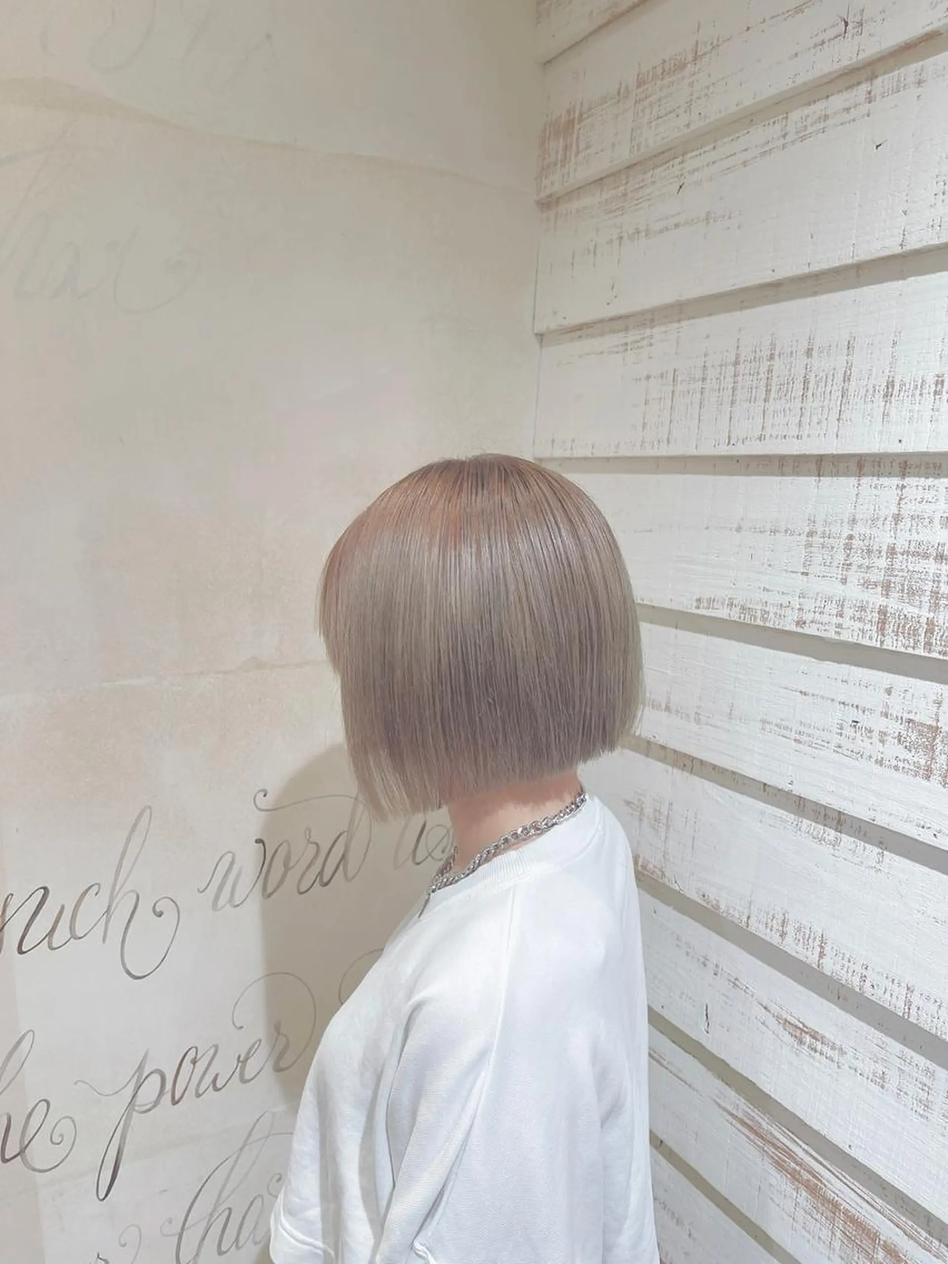 ショート カラー 🌈モテるベージュ カラー💕成島 宙のヘアスタイル