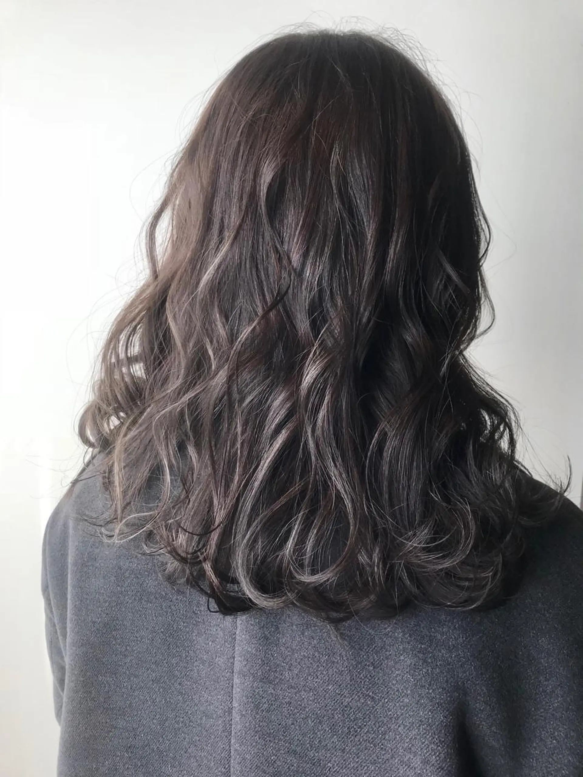 ミディアム カラー パーマ ヘアアレンジ グレージュ ハイライトカラー ハイライト ニュアンスパーマ 野田 修平のヘアスタイル
