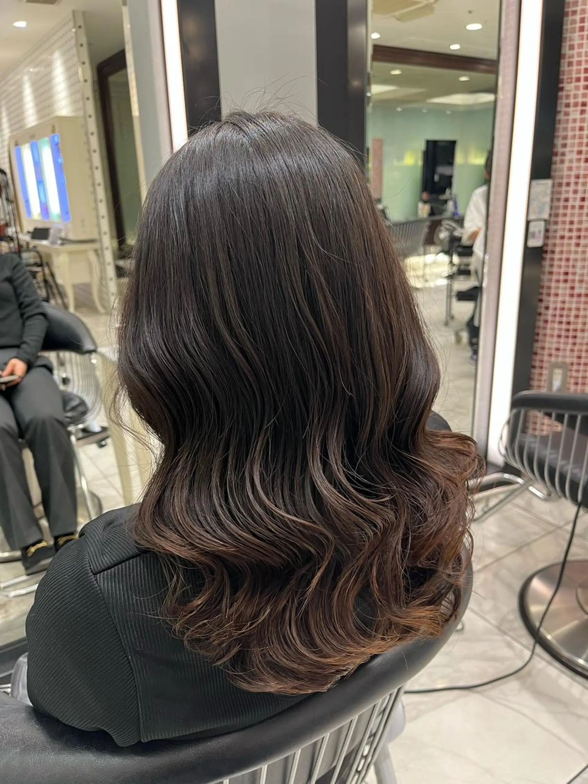 セミロング パーマ セミロングパーマ 韓国風ヘア 波巻きウェーブ 韓国風パーマ 纐纈のヘアスタイル