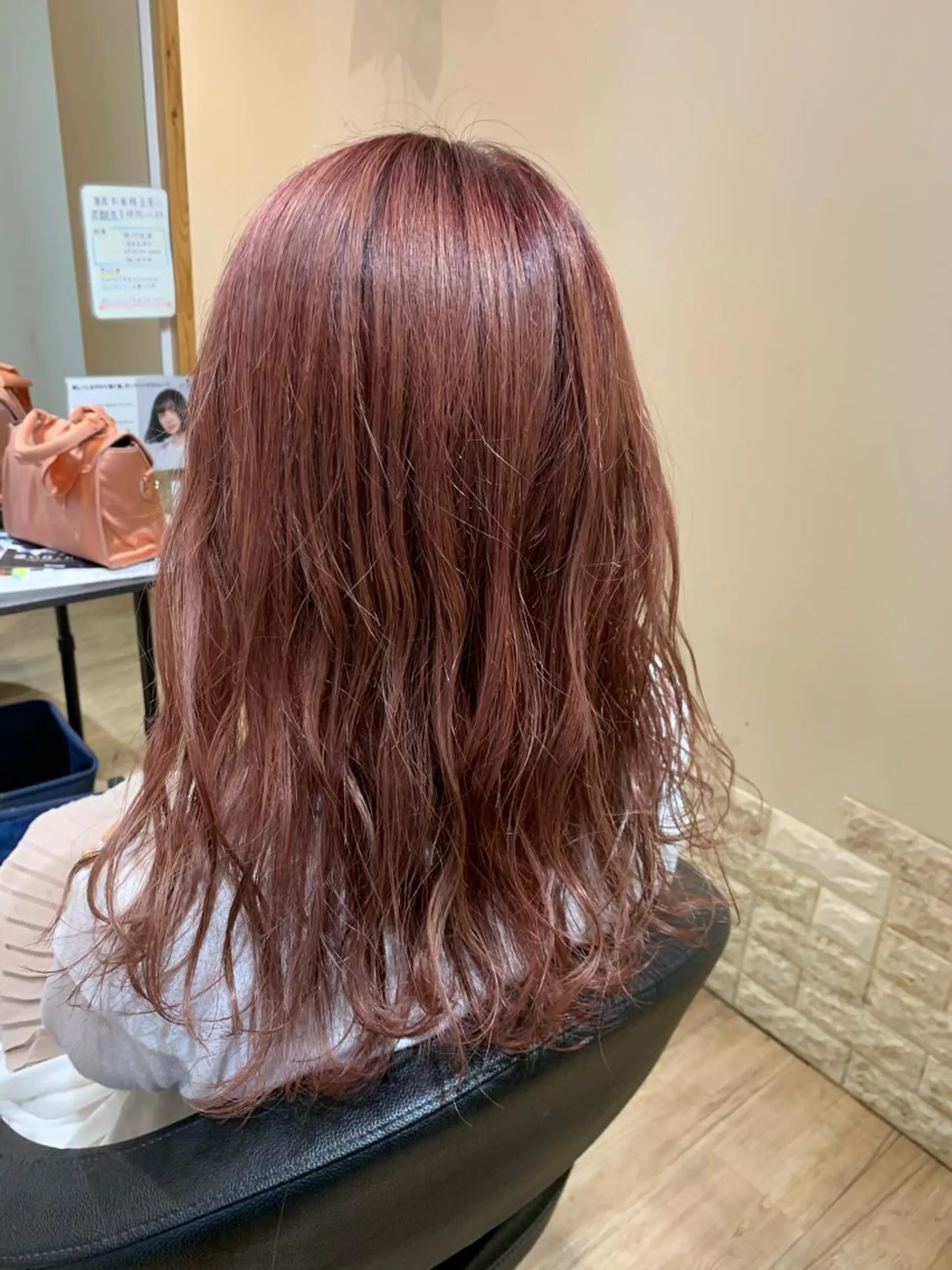 セミロング カラー ピンクカラー ヘアカラー 大久保 隆蔵のヘアスタイル