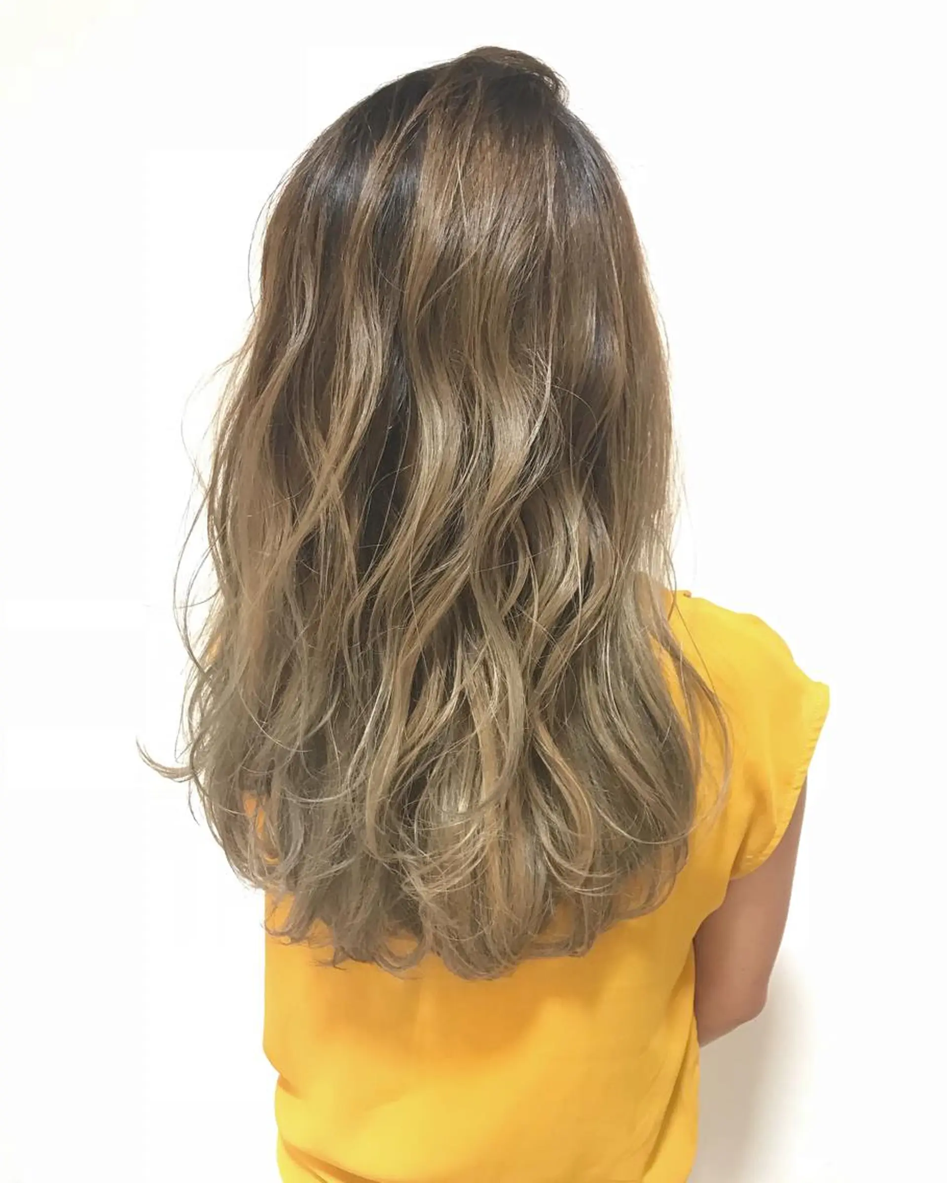 ロング カラー バレイヤージュ グラデーションカラー レイヤーカット Miru by INCE HAIRのヘアスタイル