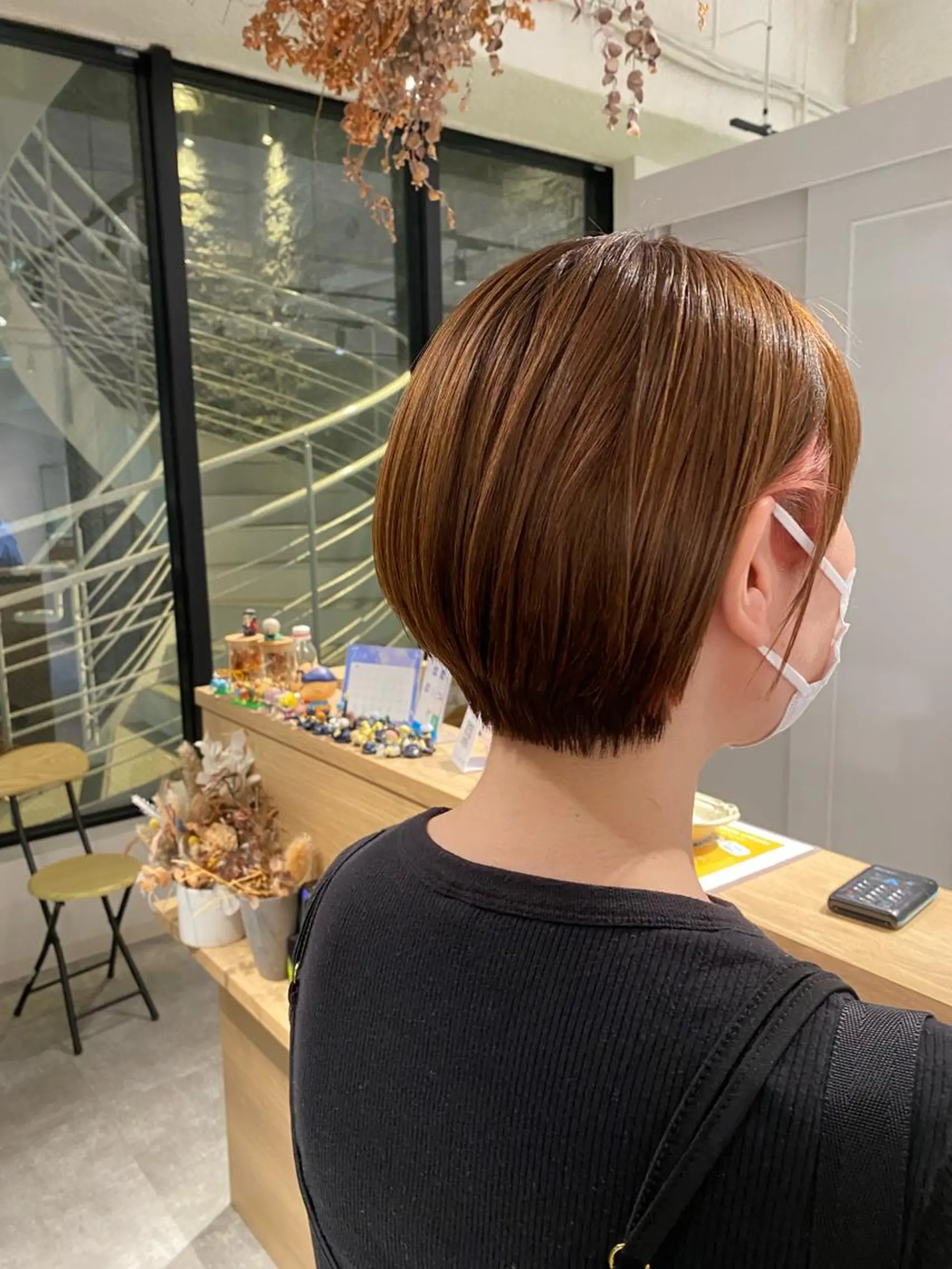 ショート カラー イヤリングカラー ピンクカラー ショートヘア カット ヘアカラー オスズ 🎀´-のヘアスタイル