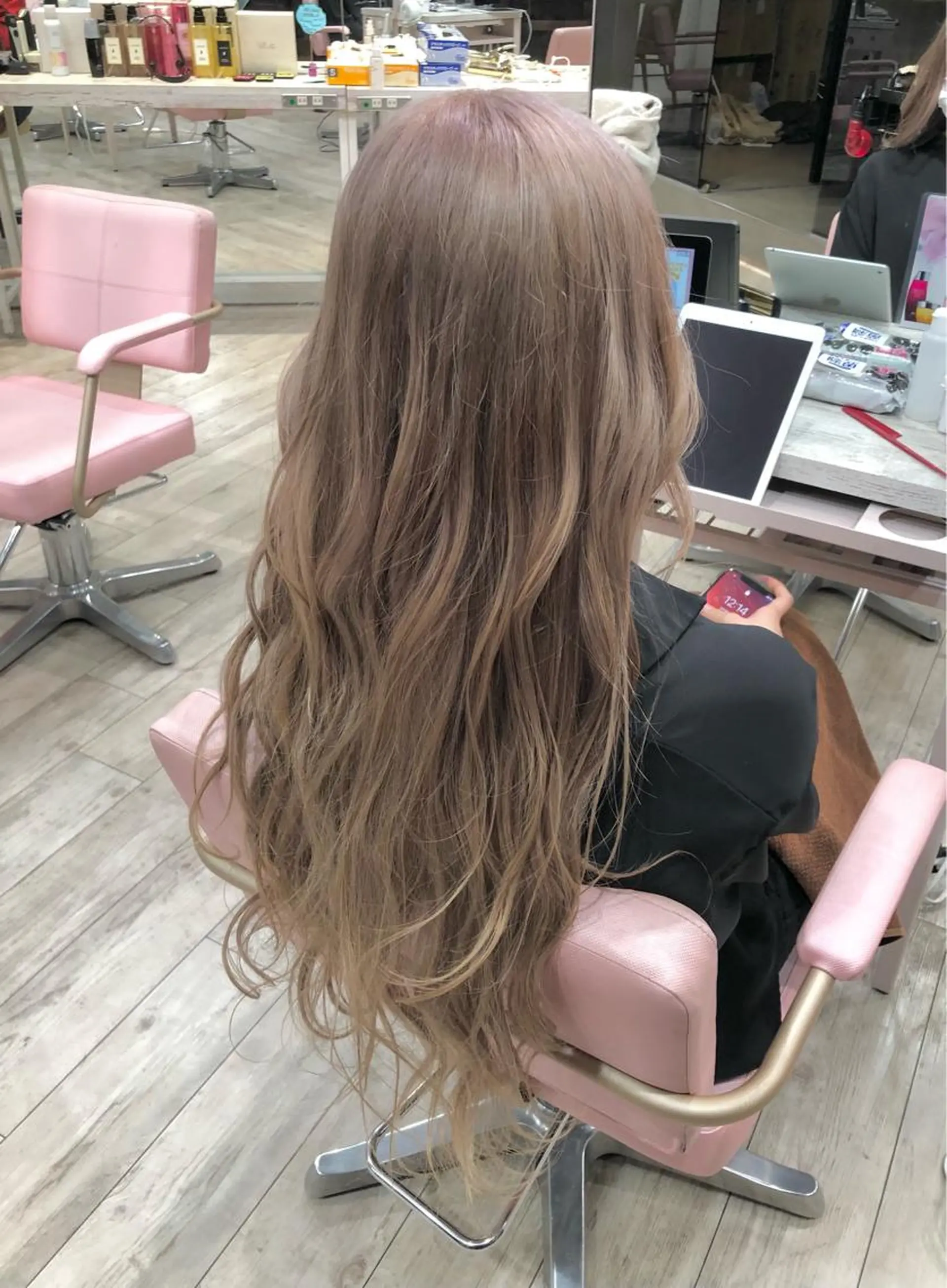 ロング カラー ブリーチ ケアブリーチ トリートメント モテ髪×トレンド💕 小顔レイヤー 金井のヘアスタイル