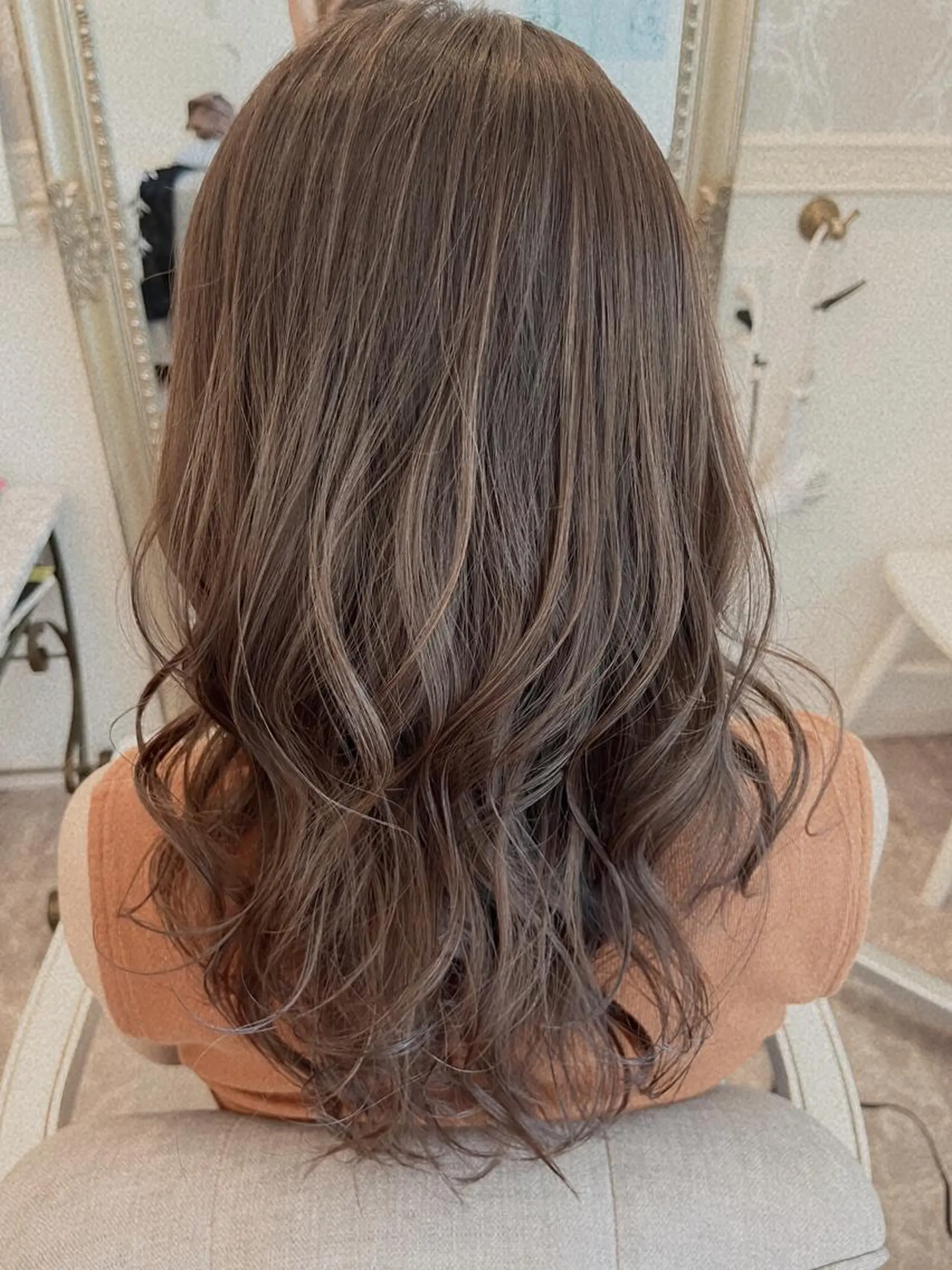 ロング ハイライト La.fleur ラ.フルールのヘアスタイル