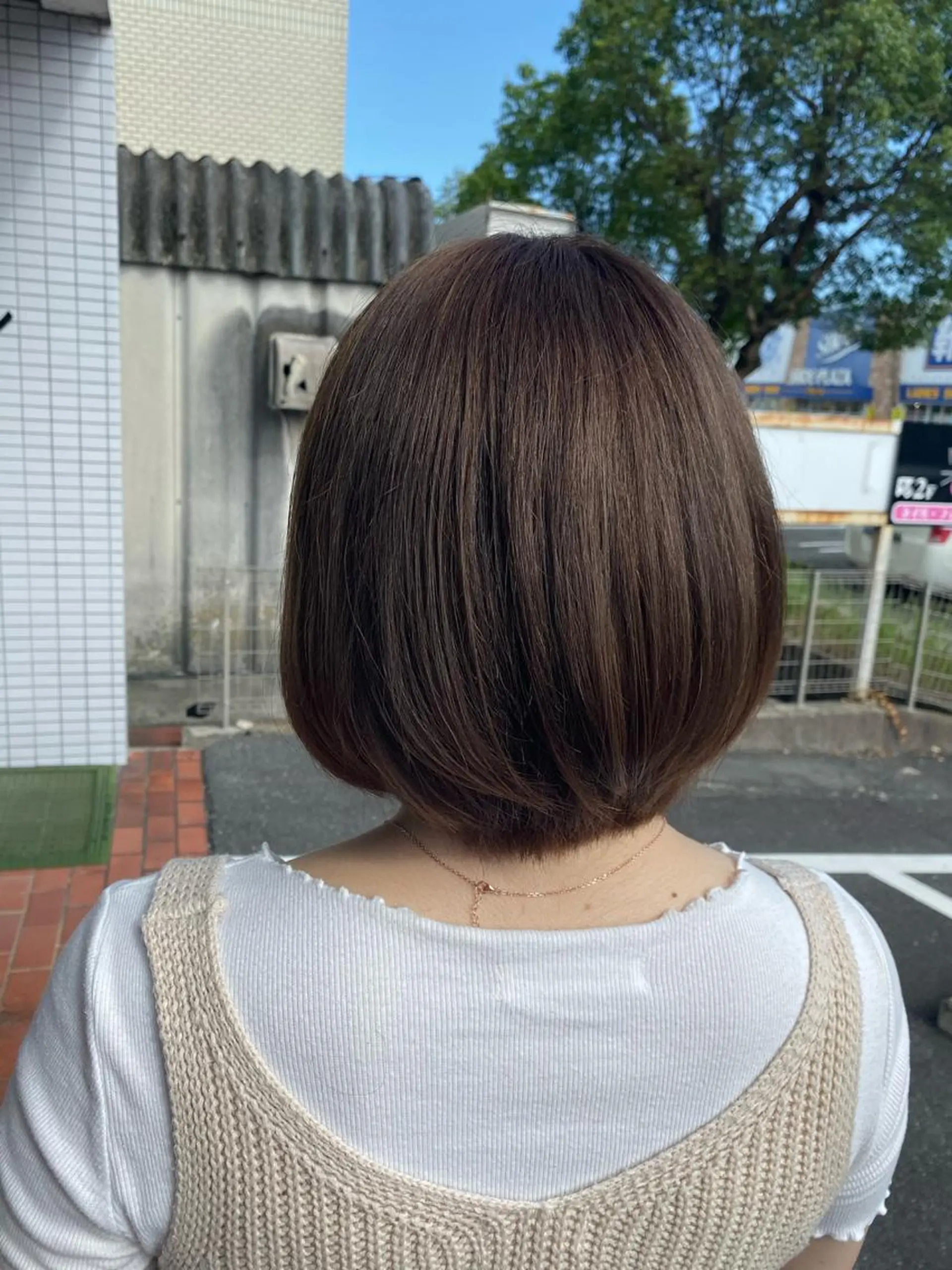 ショート カラー ベージュカラー ブリーチ ブラウンカラー ミルクティーベージュ ヘアカラー トリートメント KAITOH ATSUSHIのヘアスタイル