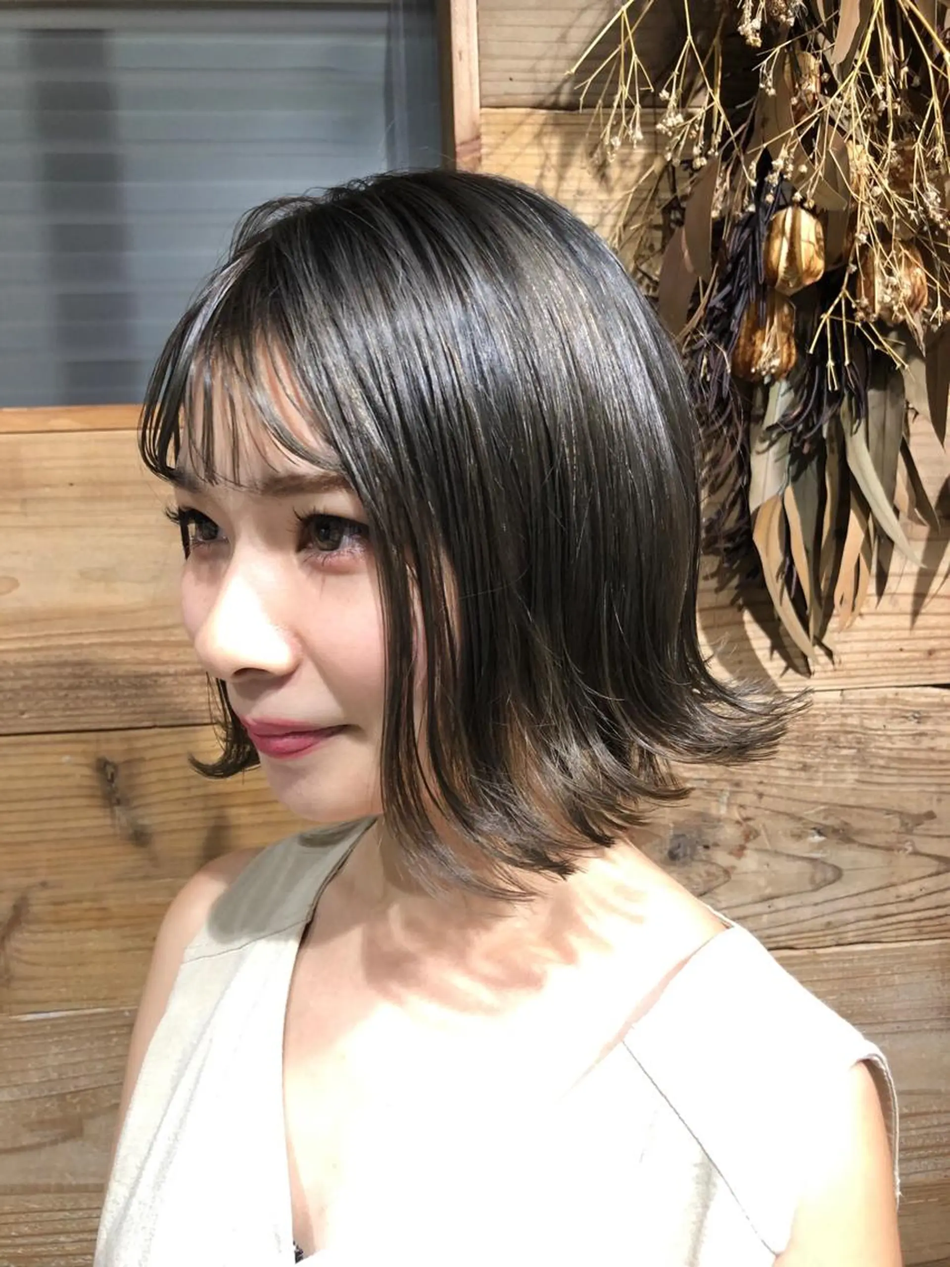 ショート カラー ブリーチ 白髪ぼかしハイライト バレイヤージュヤマトのヘアスタイル