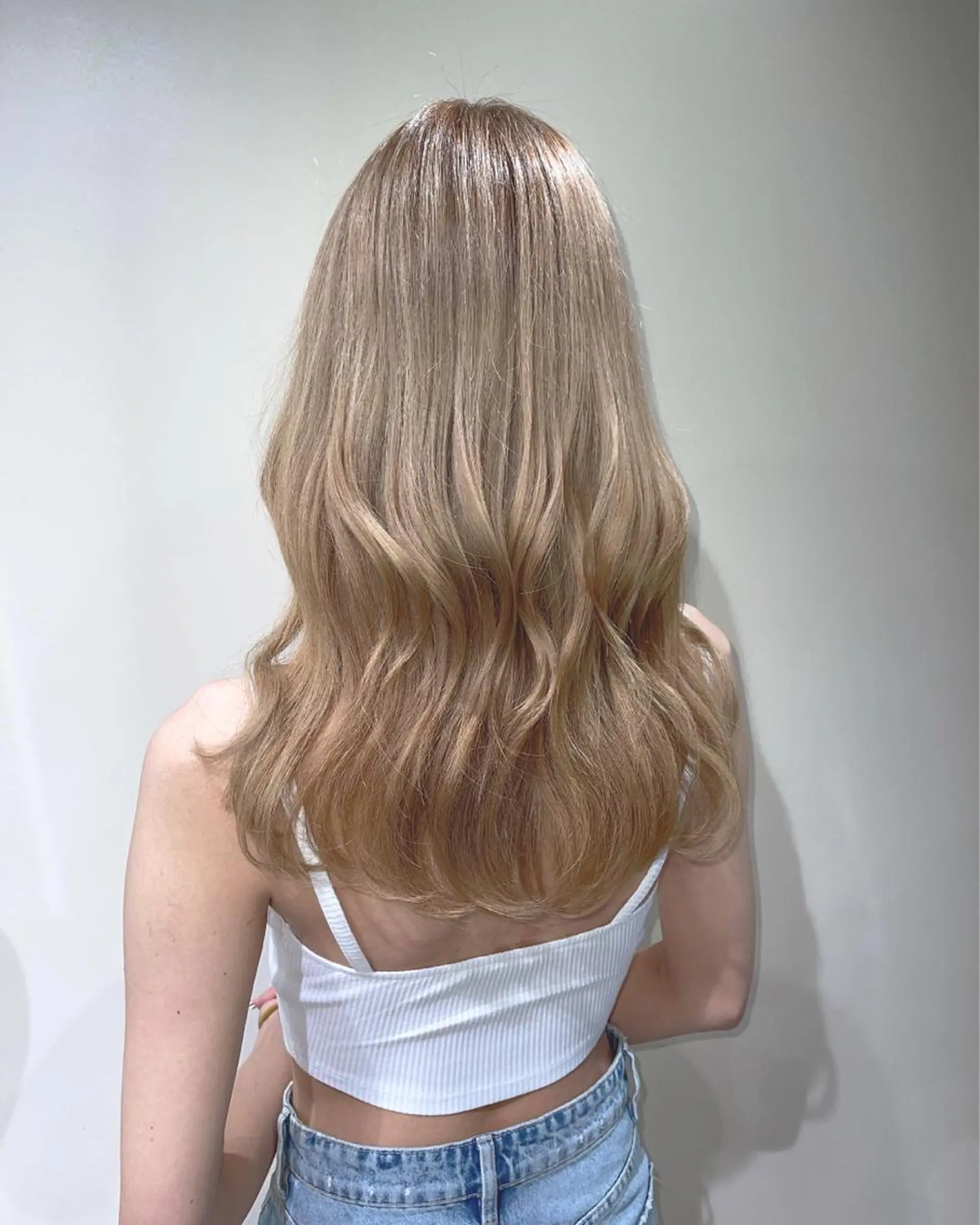 ロング カラー ヘアカラー ムラ修正.ホワイト エクステ🤍アミルのヘアスタイル